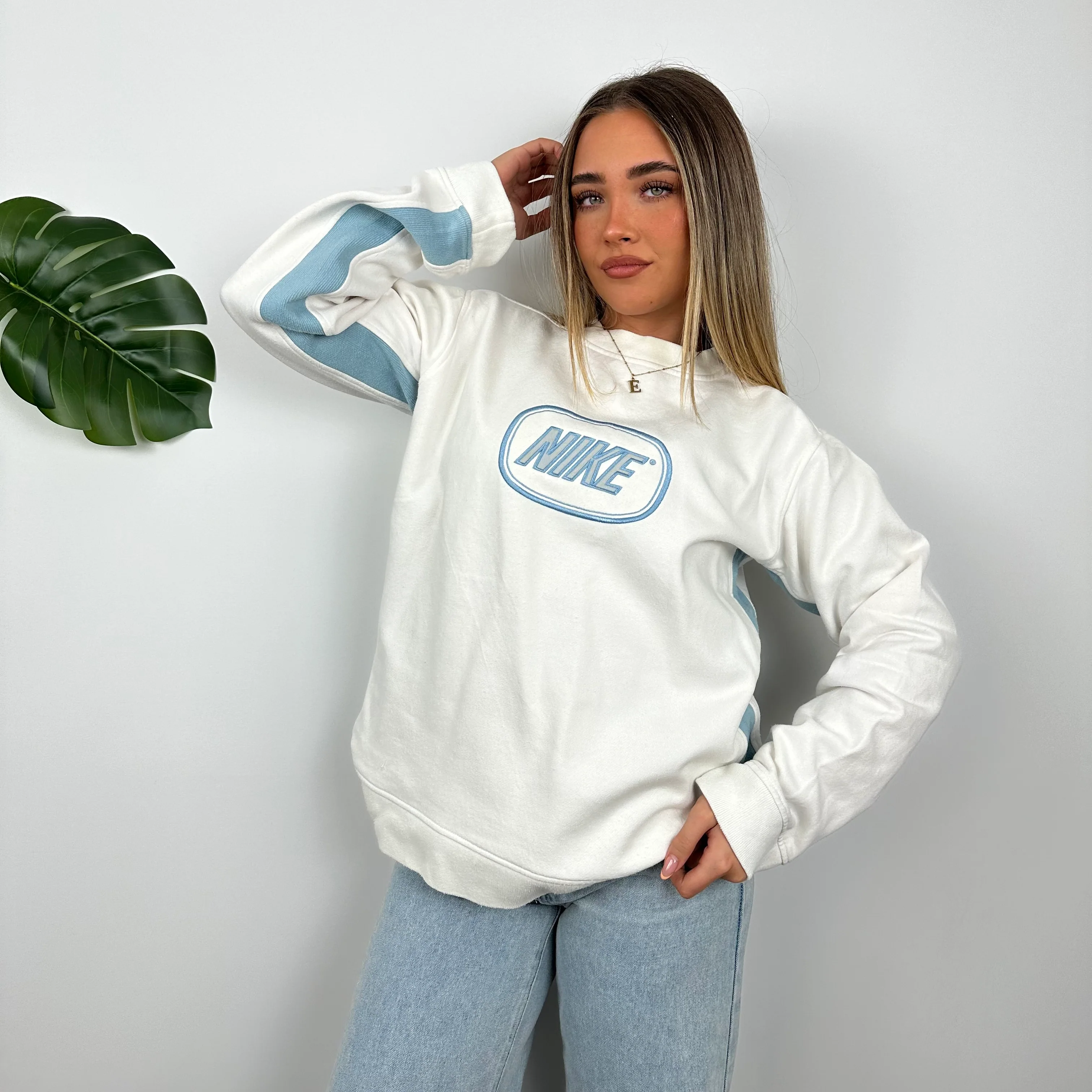 Nike White Embroidered Spell Out Sweatshirt (S) - Image 4
