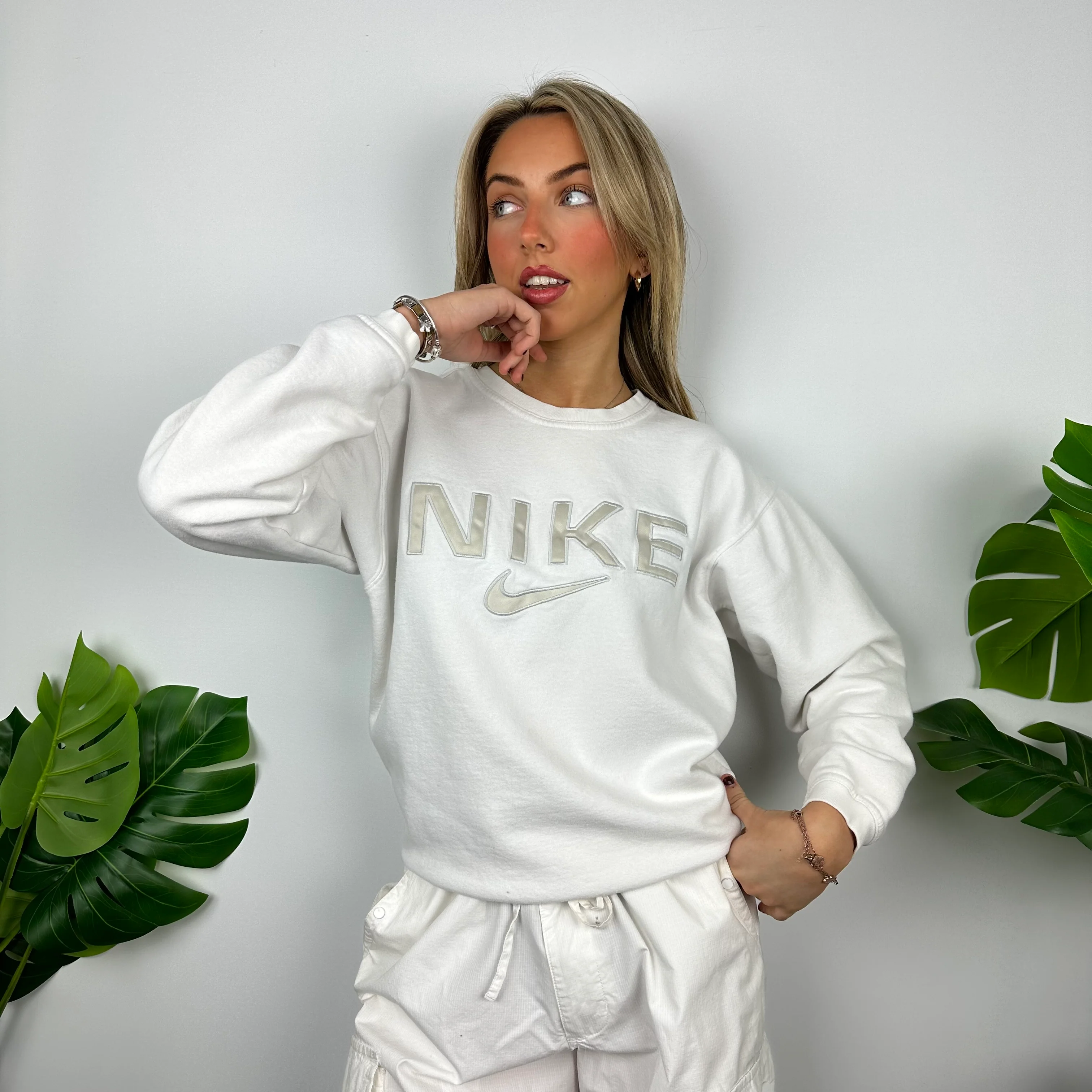 Nike White Embroidered Spell Out Sweatshirt (M) - Image 10