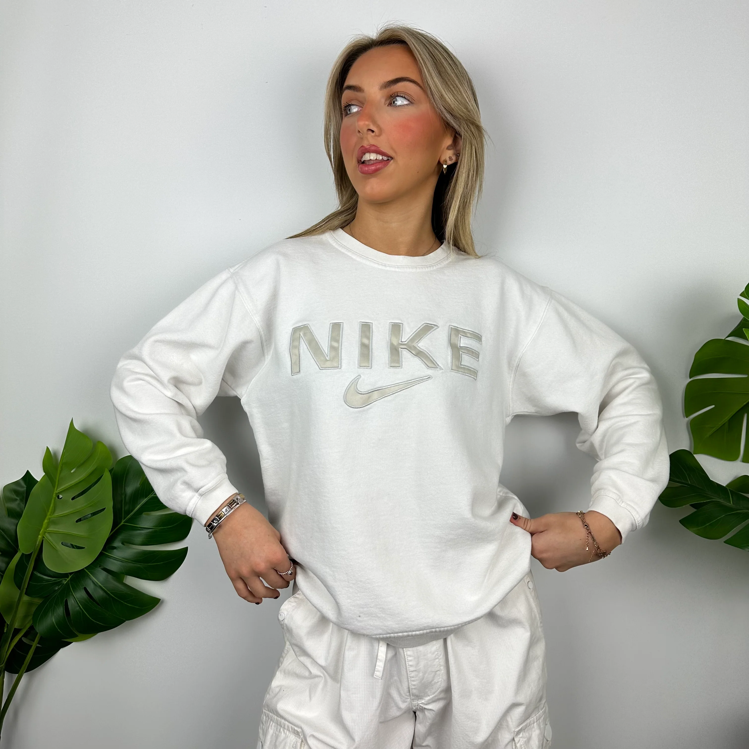 Nike White Embroidered Spell Out Sweatshirt (M) - Image 3