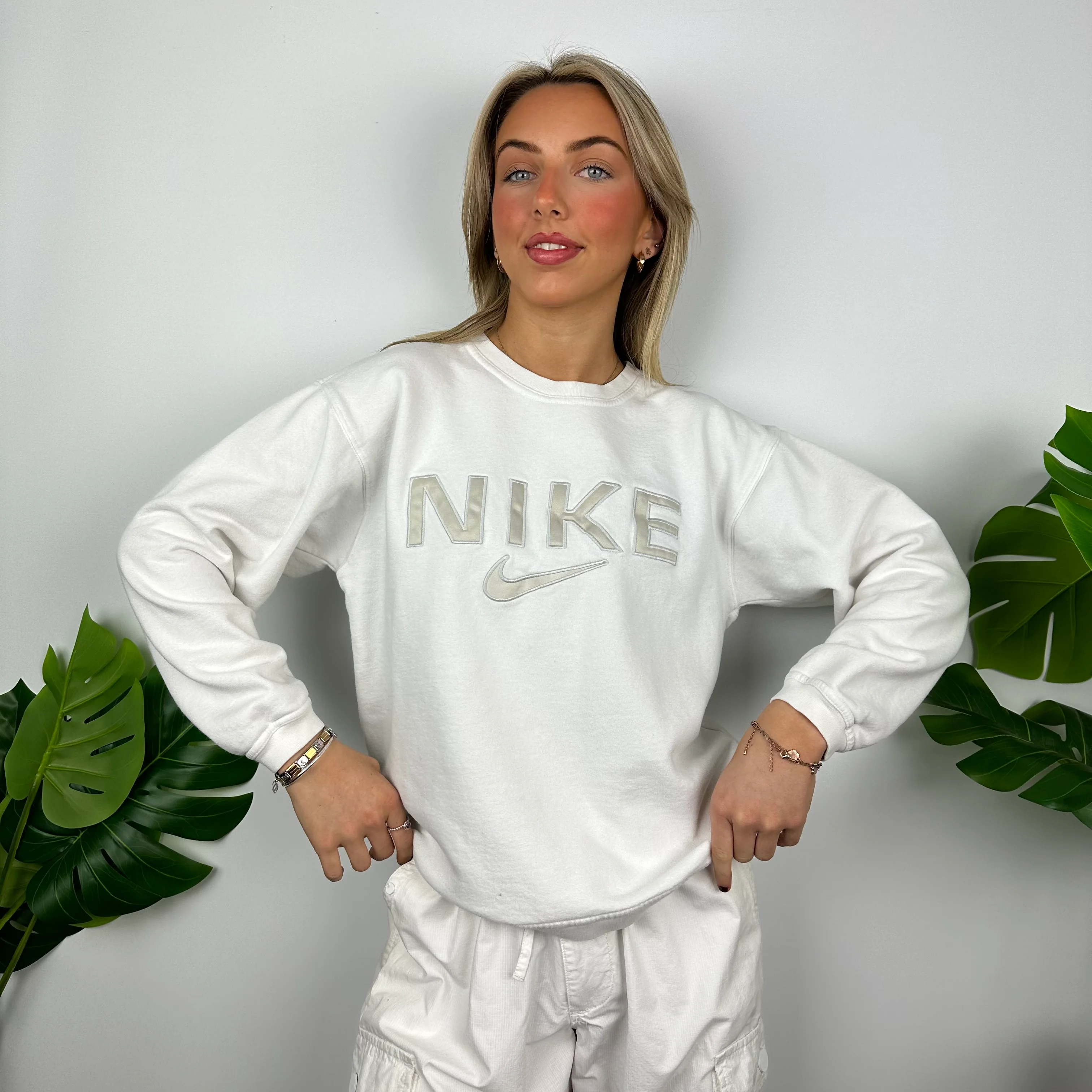 Nike White Embroidered Spell Out Sweatshirt (M) - Image 7
