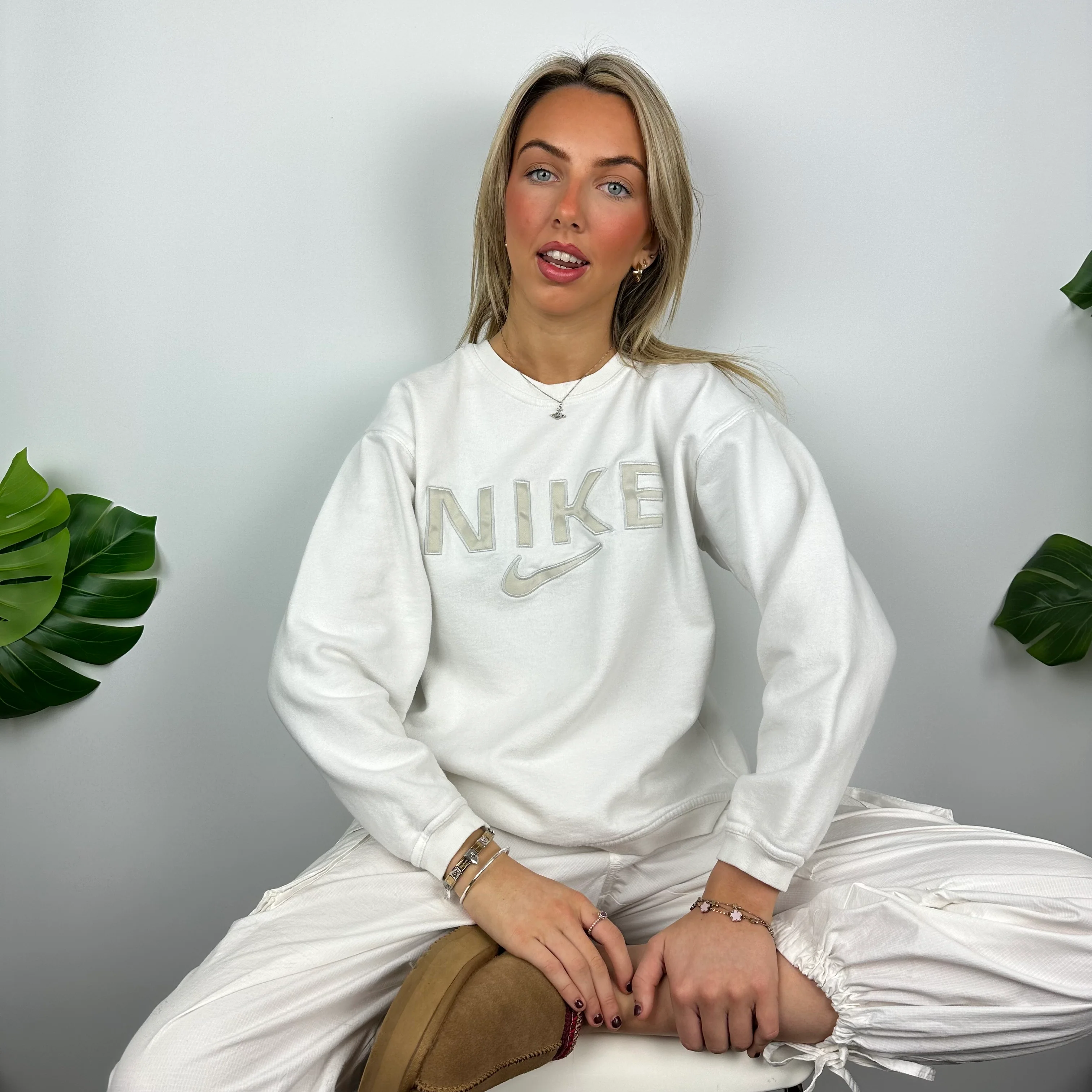Nike White Embroidered Spell Out Sweatshirt (M) - Image 9