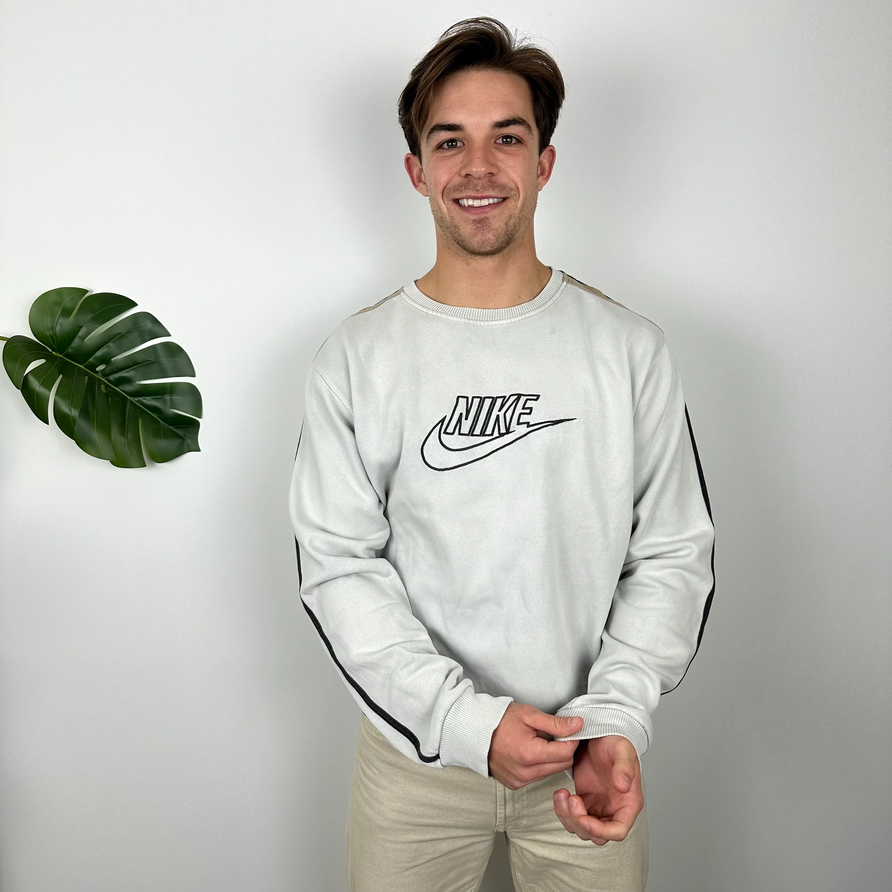 Nike White Embroidered Spell Out Sweatshirt (L) - Image 2