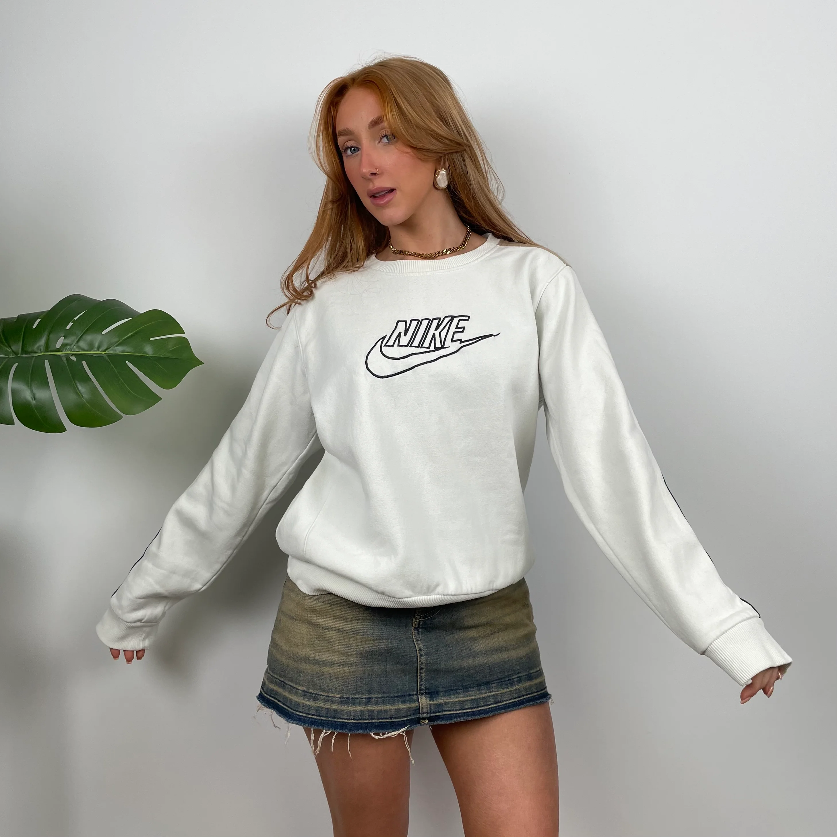 Nike White Embroidered Spell Out Sweatshirt (S) - Image 2