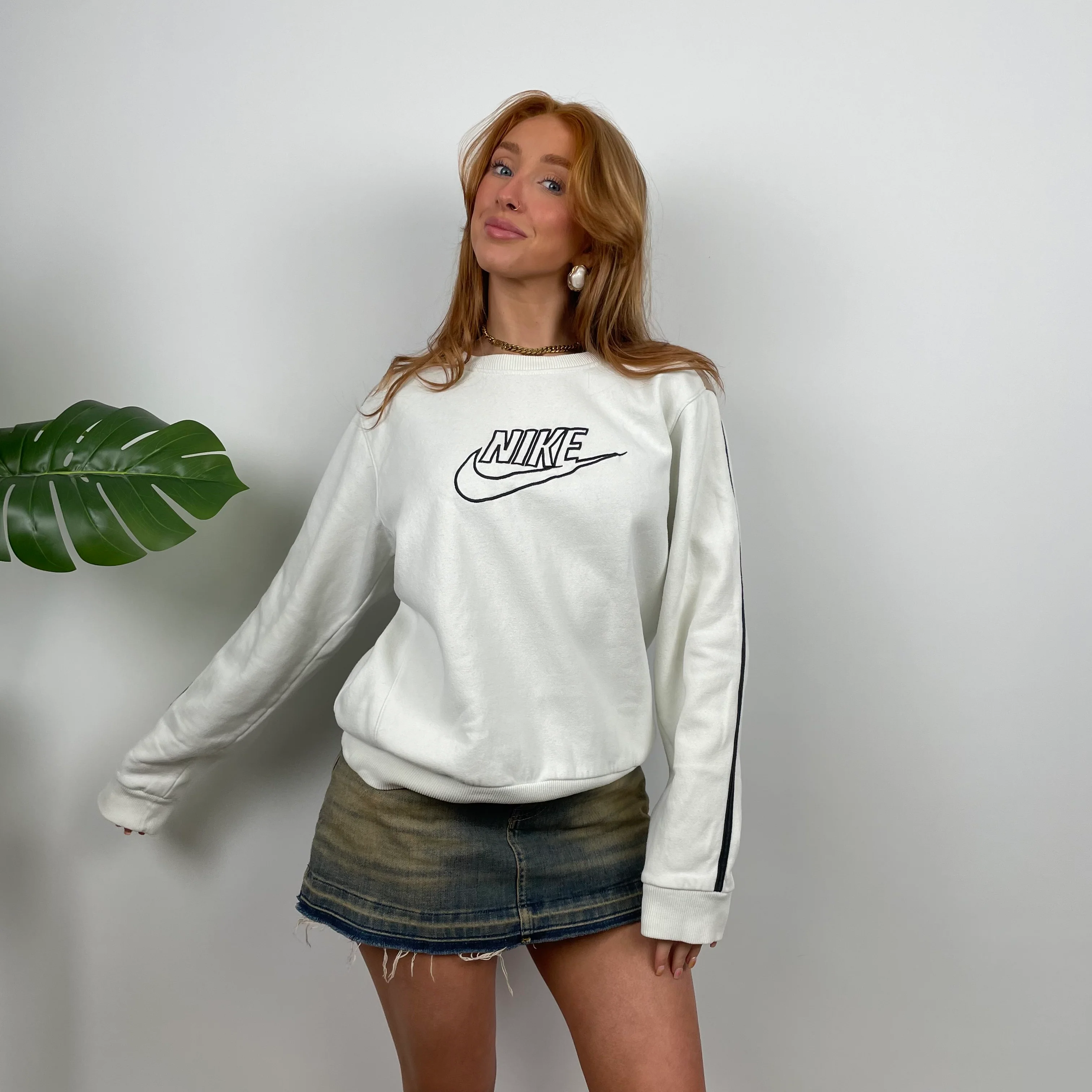Nike White Embroidered Spell Out Sweatshirt (S) - Image 5
