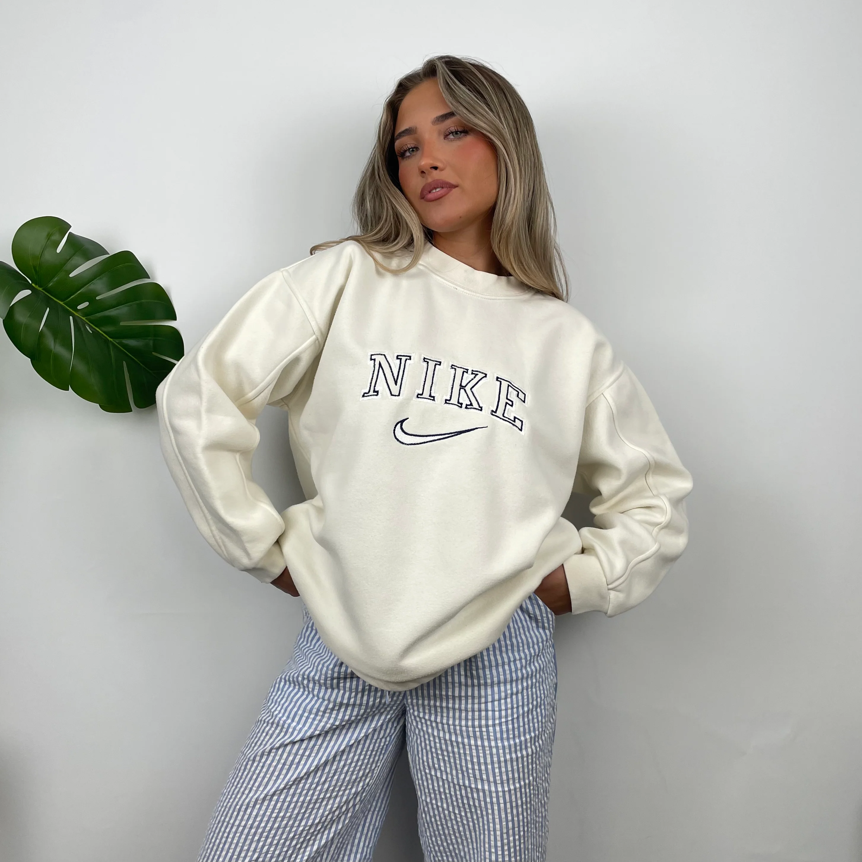 Nike White Embroidered Spell Out Sweatshirt (M) - Image 3