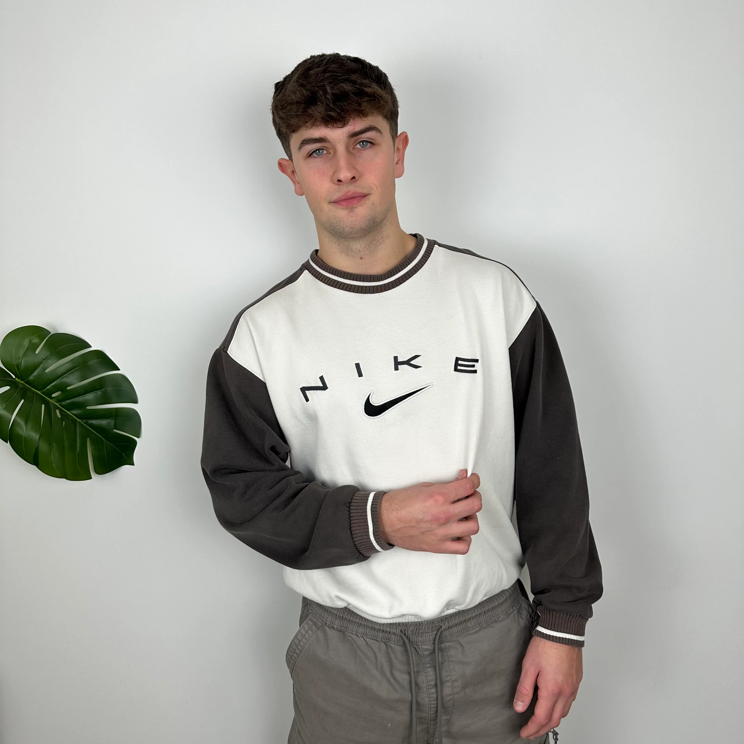 Nike Cream Embroidered Spell Out Sweatshirt (M) - Image 5