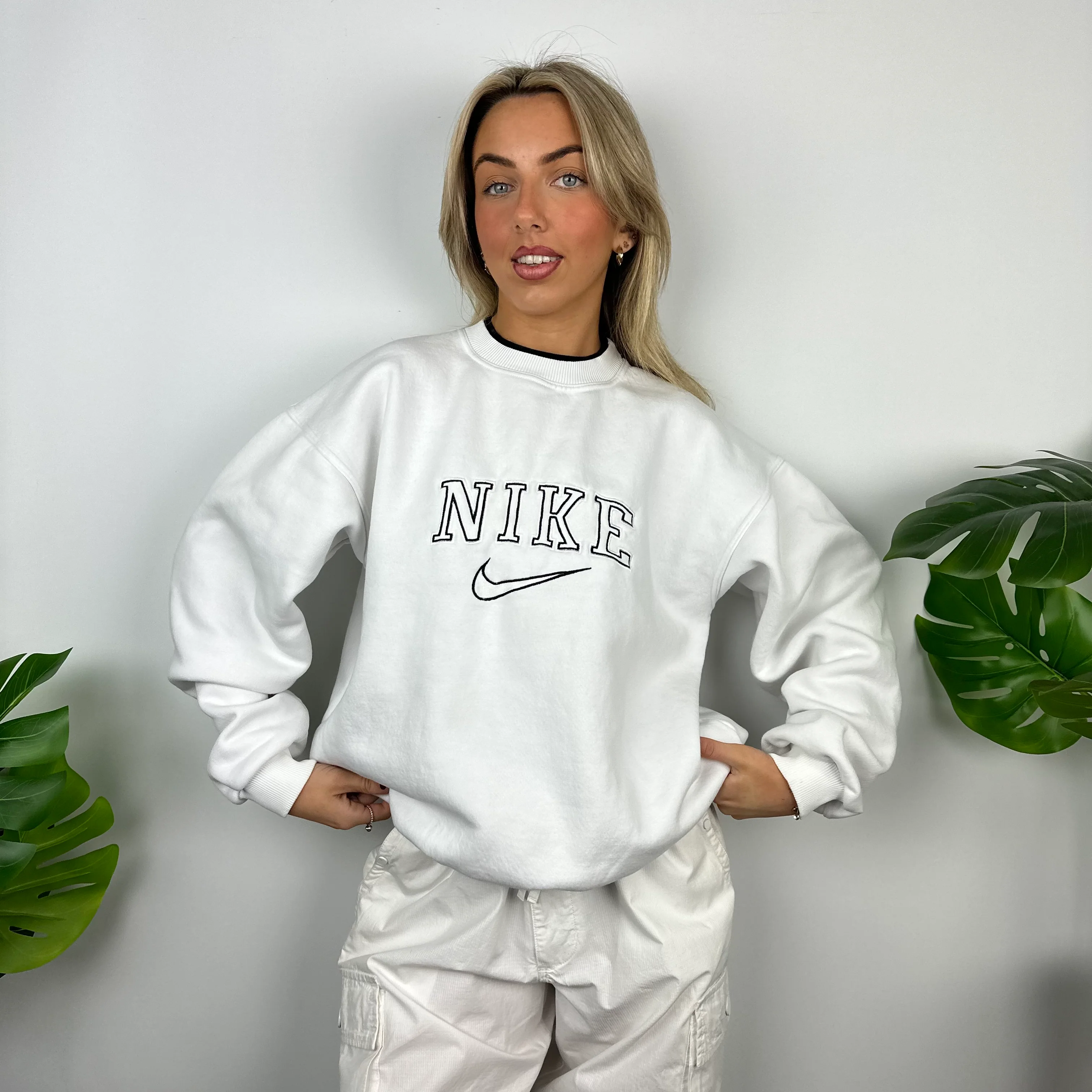 Nike White Embroidered Spell Out Sweatshirt (M) - Image 5