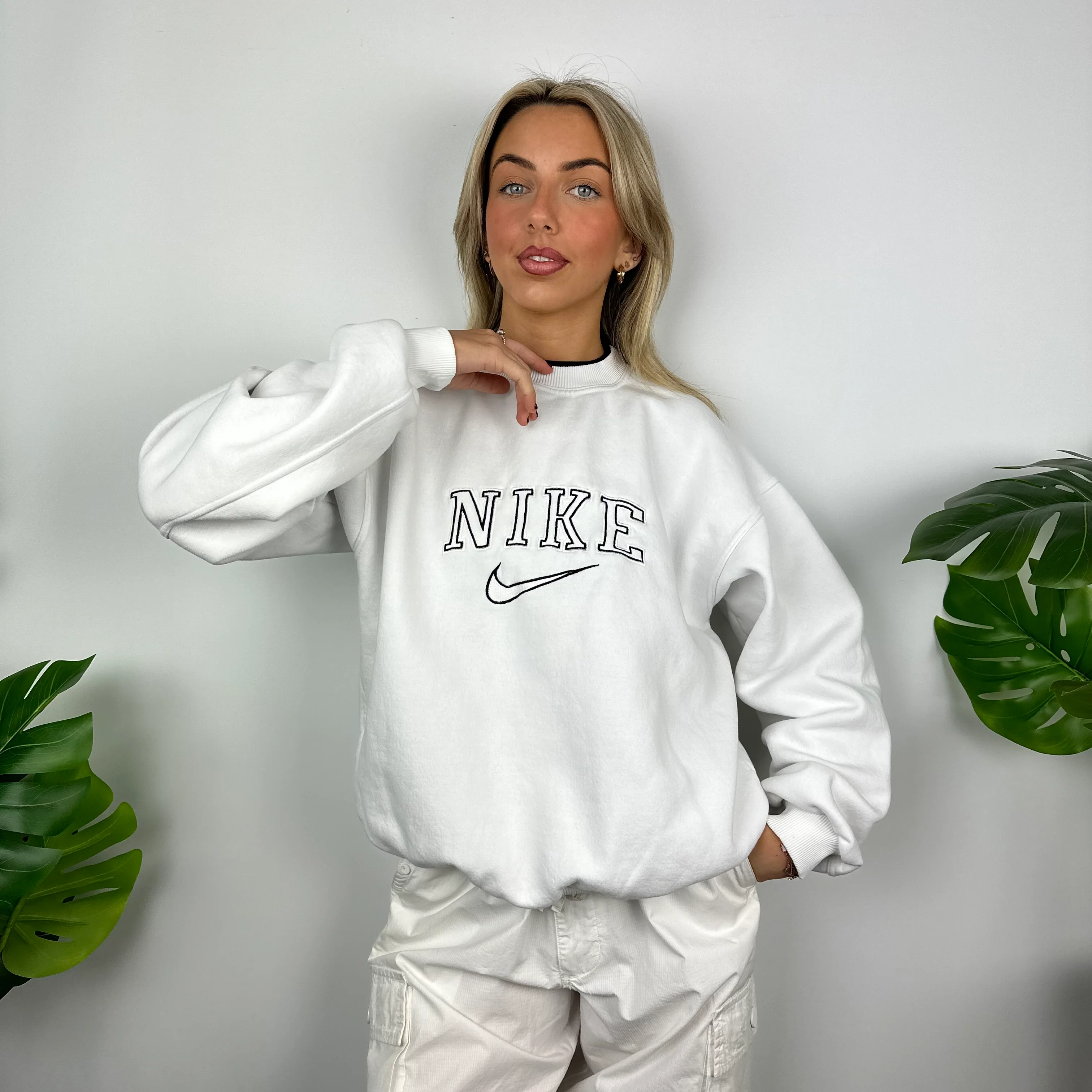 Nike White Embroidered Spell Out Sweatshirt (M) - Image 7