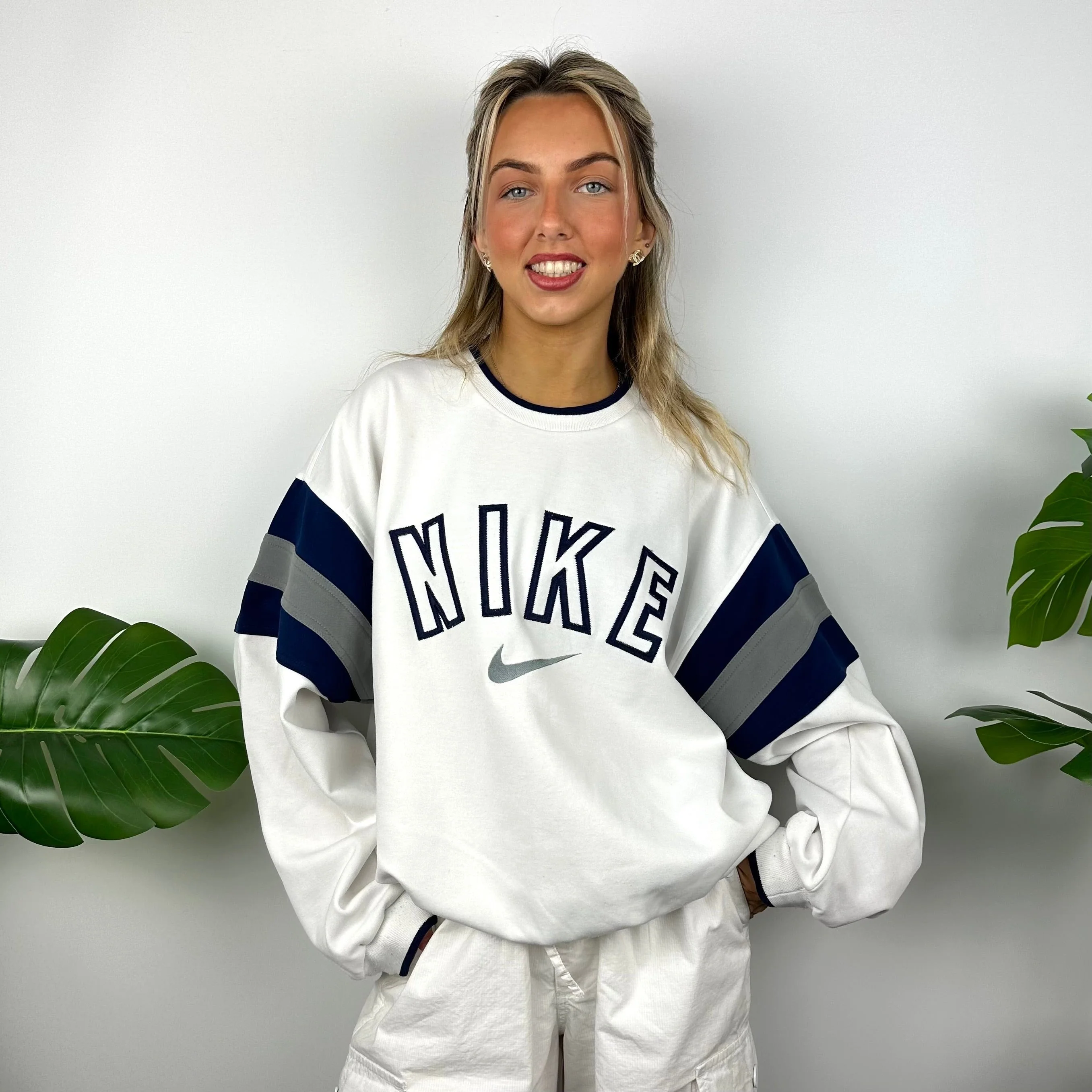 Nike White Embroidered Spell Out Sweatshirt (L) - Image 2