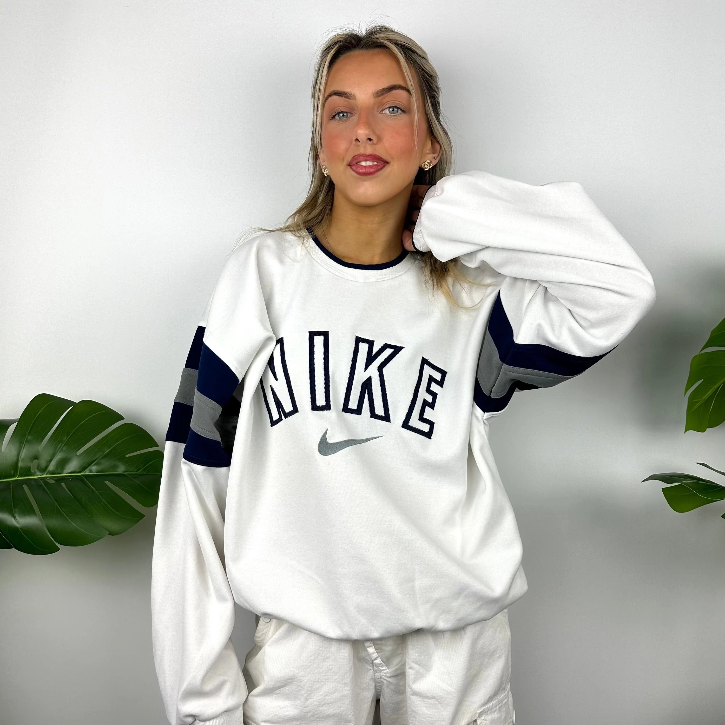 Nike White Embroidered Spell Out Sweatshirt (L) - Image 5