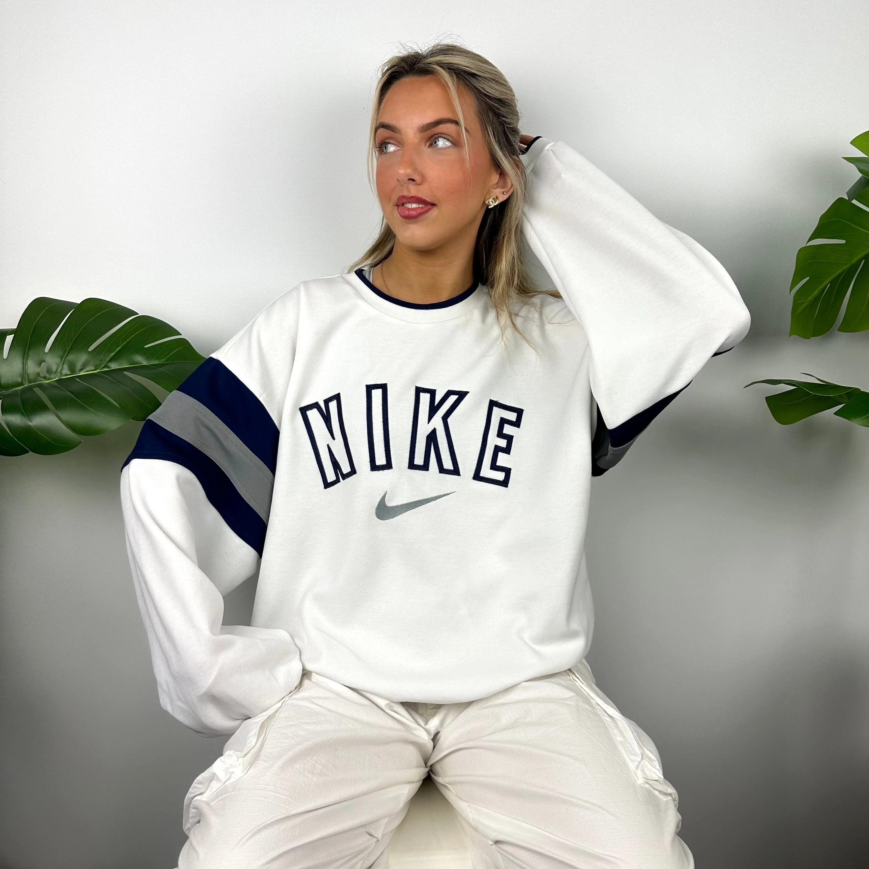 Nike White Embroidered Spell Out Sweatshirt (L) - Image 6