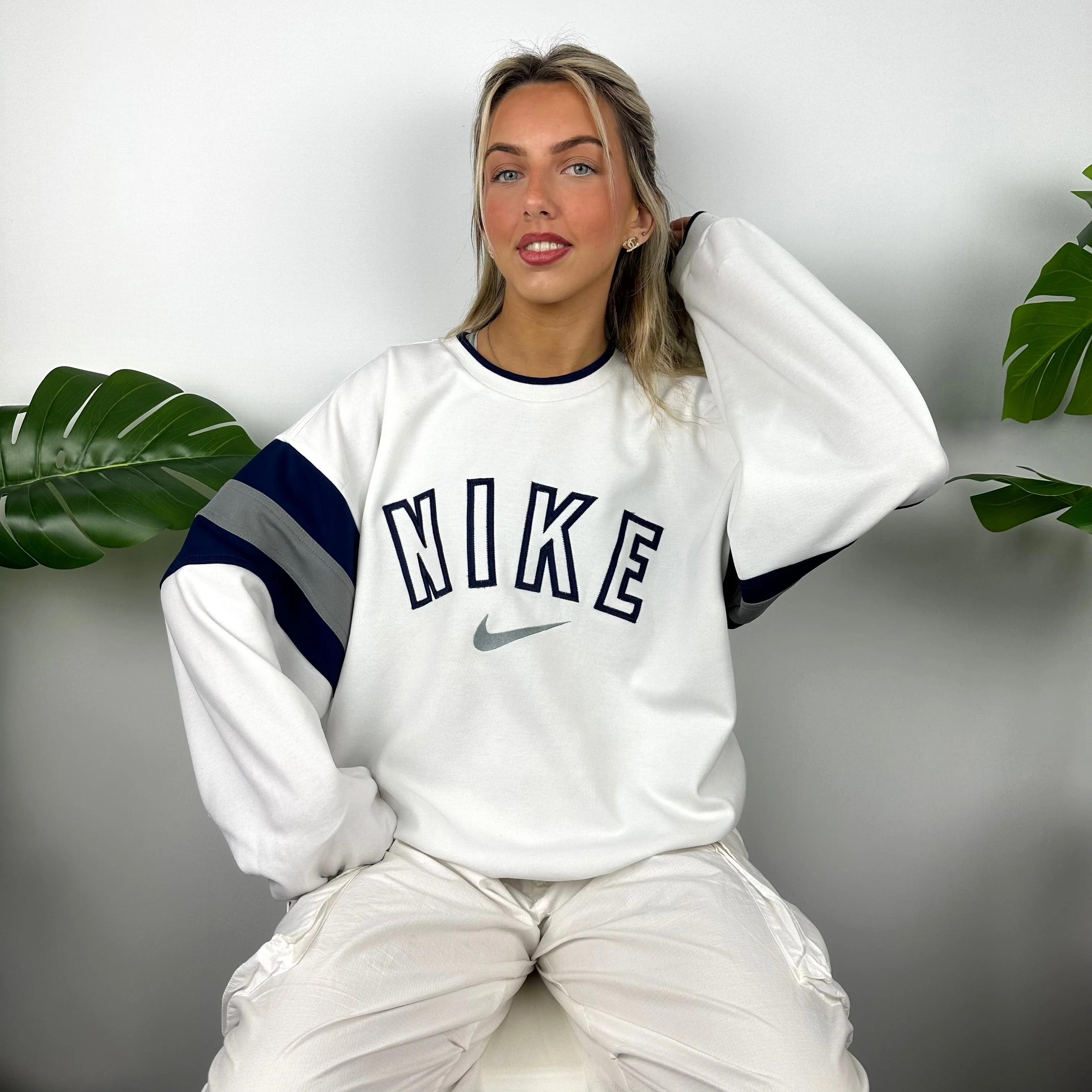 Nike White Embroidered Spell Out Sweatshirt (L) - Image 7