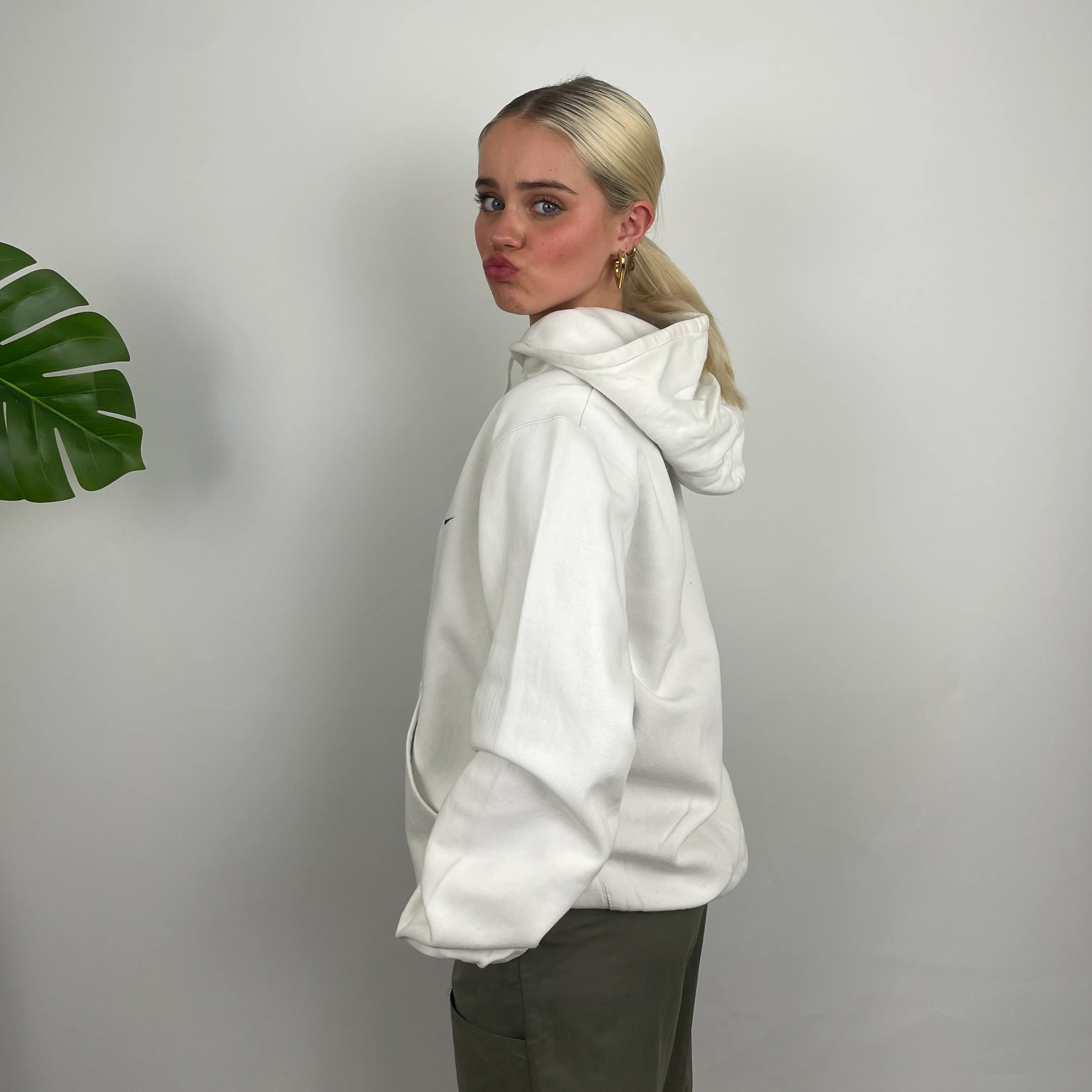 Nike White Embroidered Swoosh Hoodie (M) - Image 7