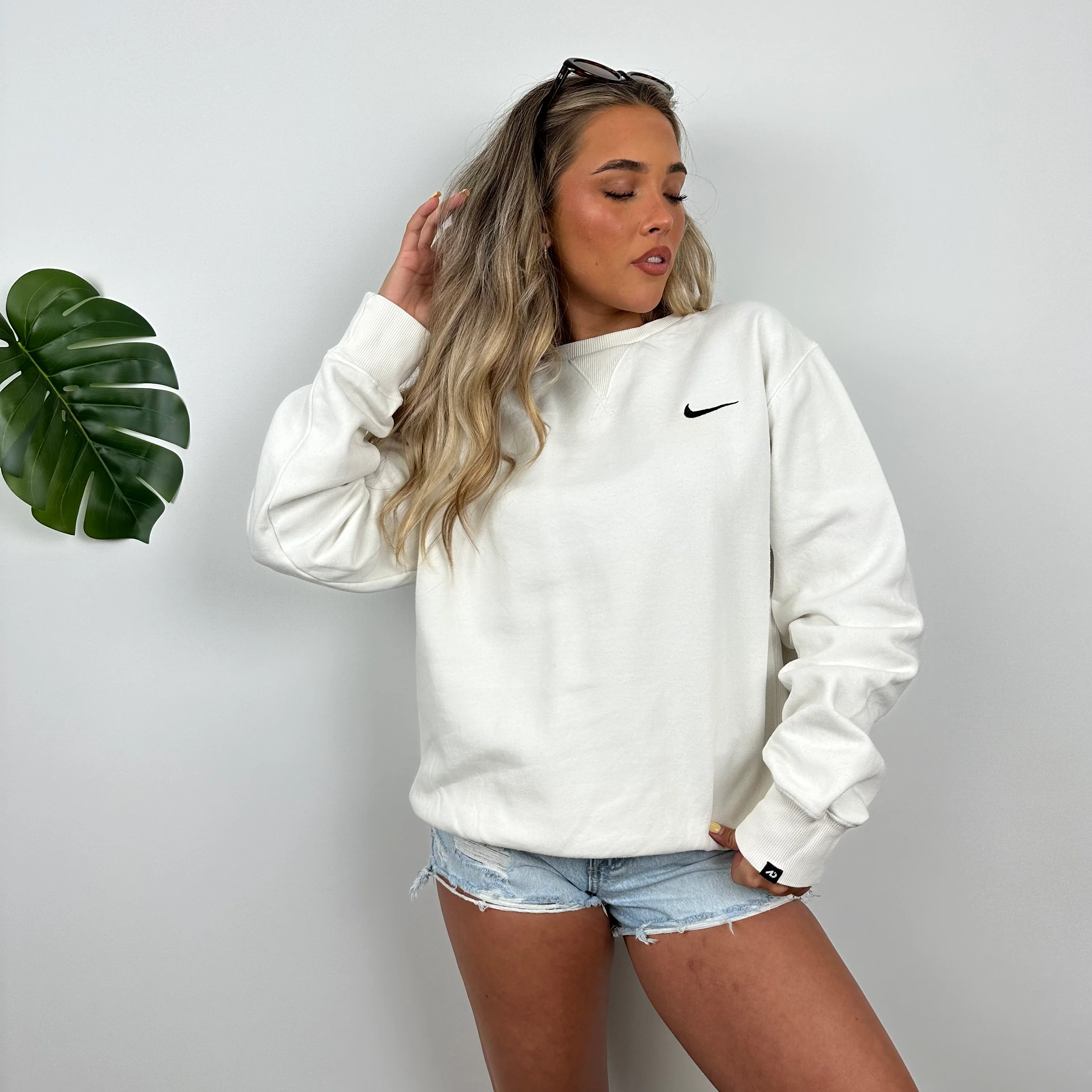 Nike White Embroidered Swoosh Sweatshirt (L) - Image 5