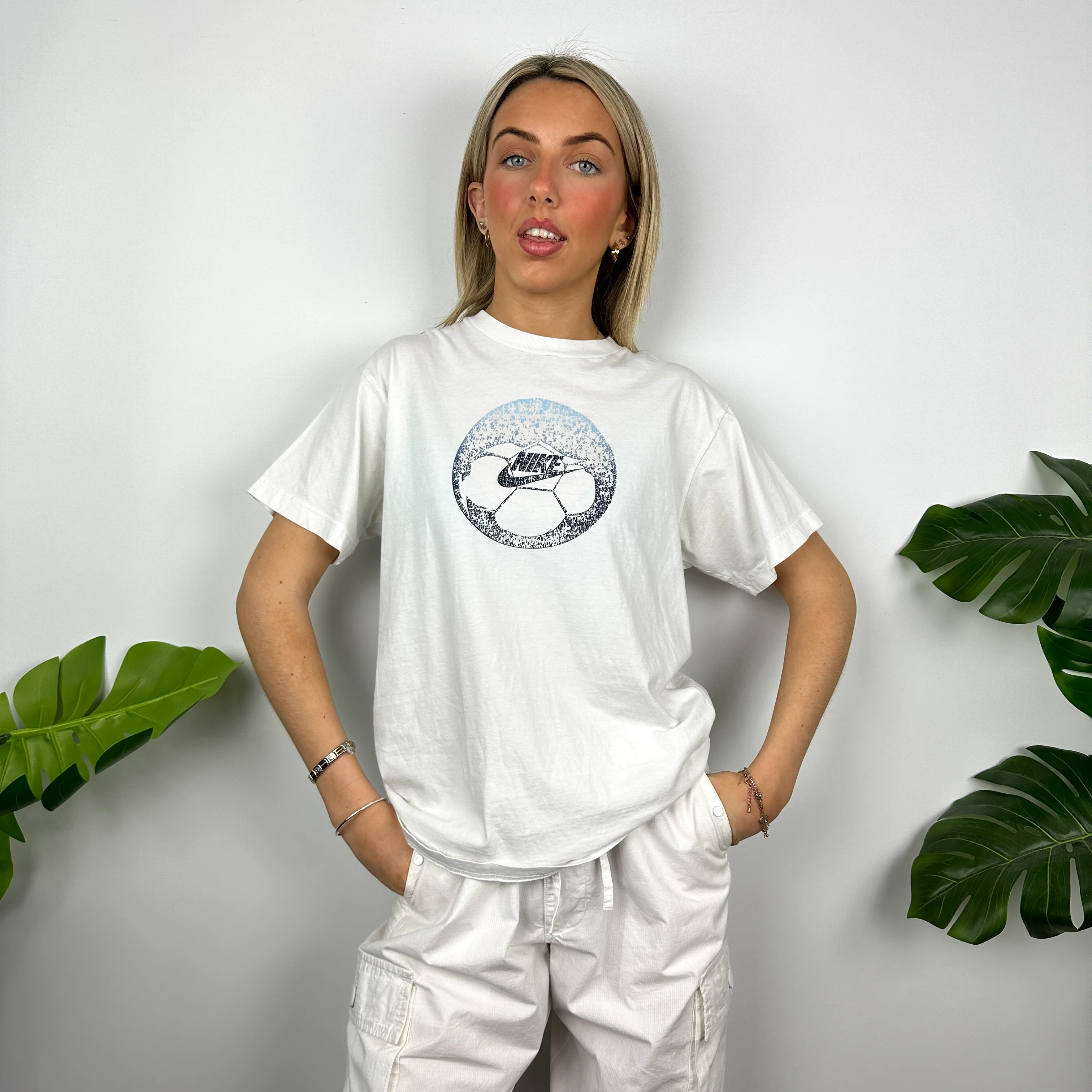 Nike White Graphic Spell Out T Shirt (S) - Image 4