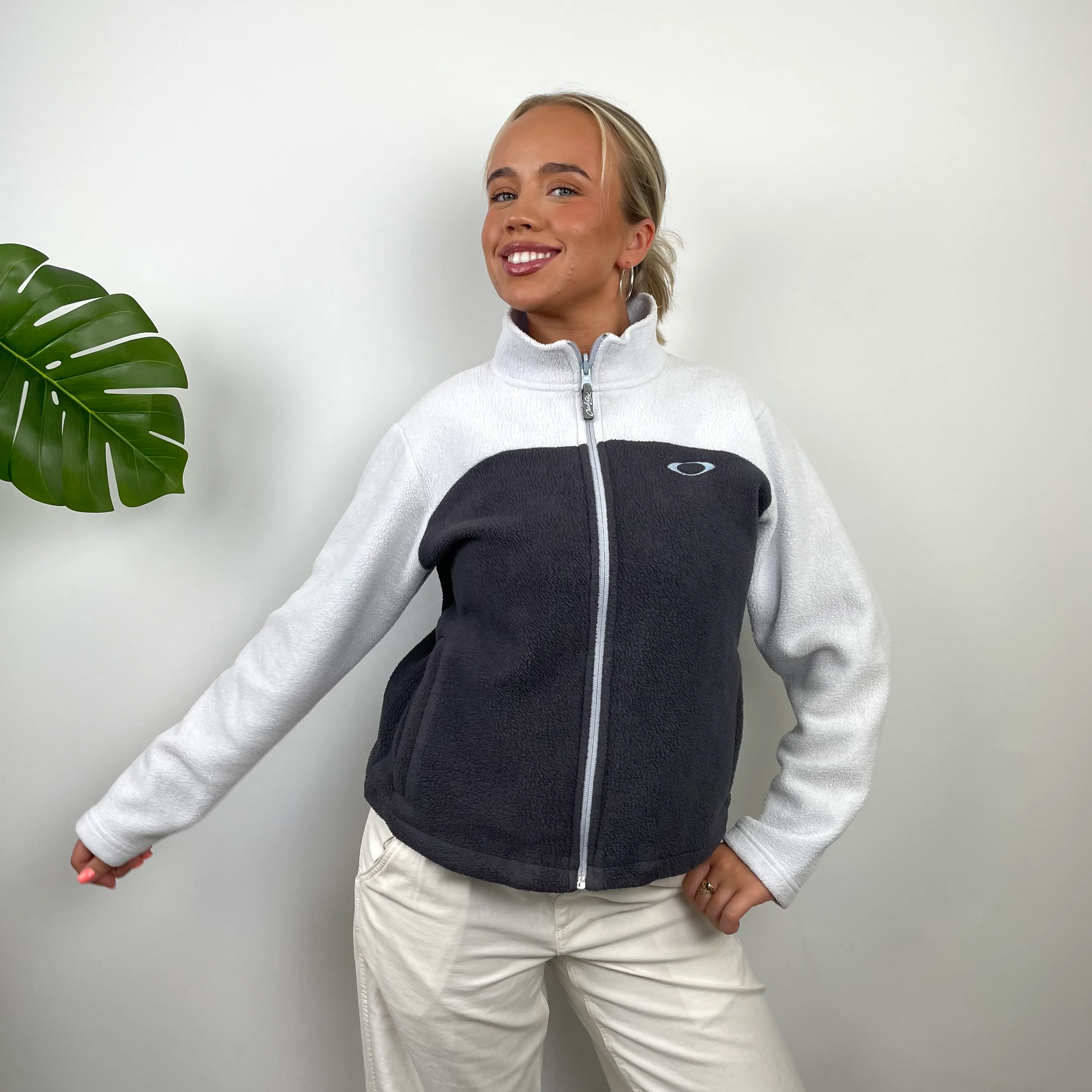 Oakley RARE Grey Embroidered Logo Zip Up Fleece (S) - Image 2