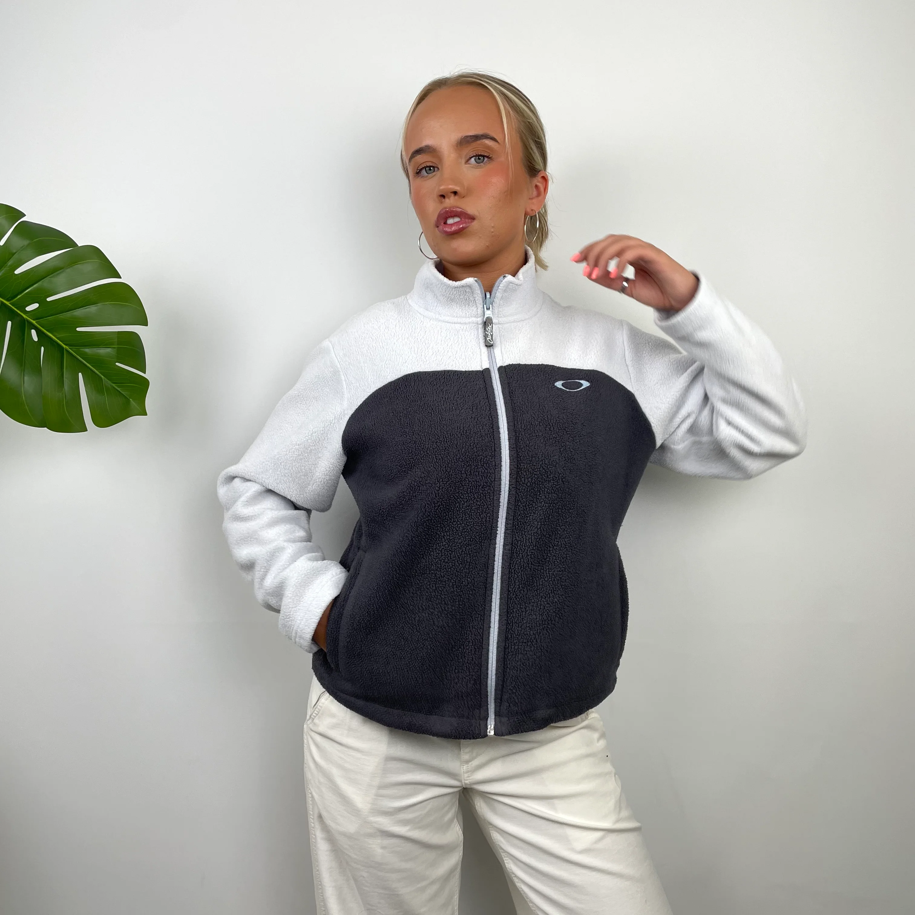 Oakley RARE Grey Embroidered Logo Zip Up Fleece (S) - Image 4
