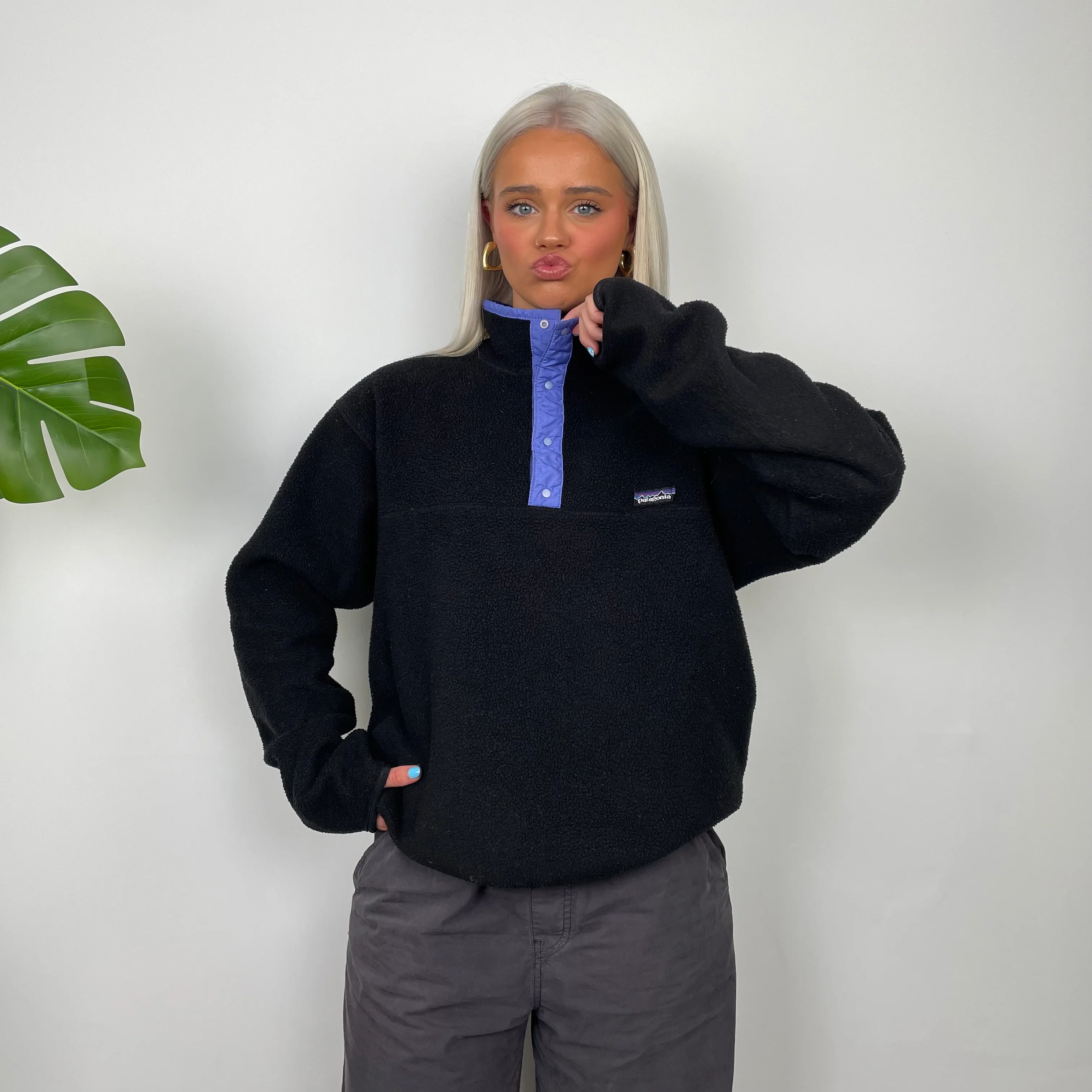 Patagonia Black Embroidered Spell Out Teddy Bear Fleece Sweatshirt (M) - Image 3