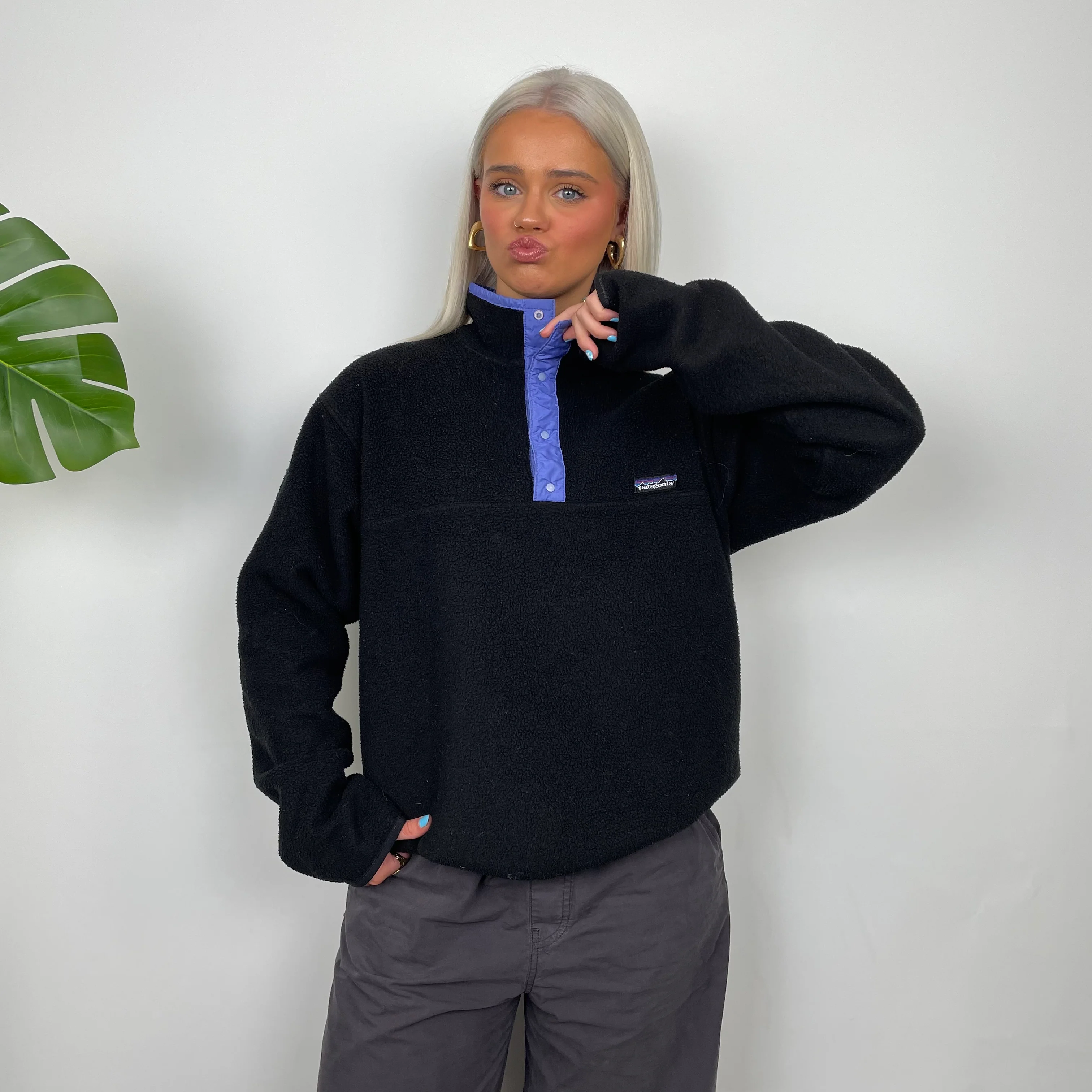 Patagonia Black Embroidered Spell Out Teddy Bear Fleece Sweatshirt (M) - Image 5