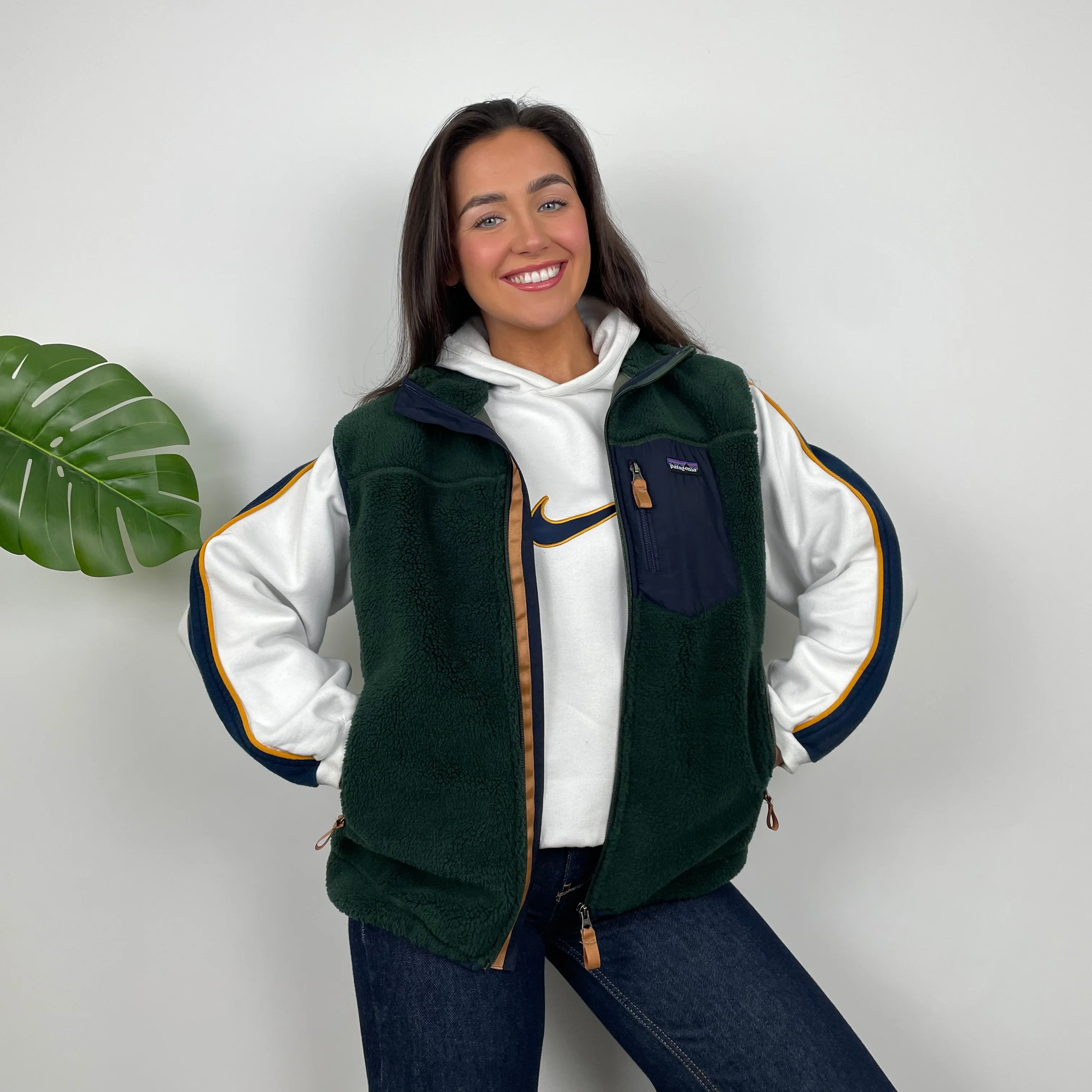 Patagonia RARE Green Embroidered Spell Out Teddy Bear Sherpa Fleece Gilet (M) - Image 5