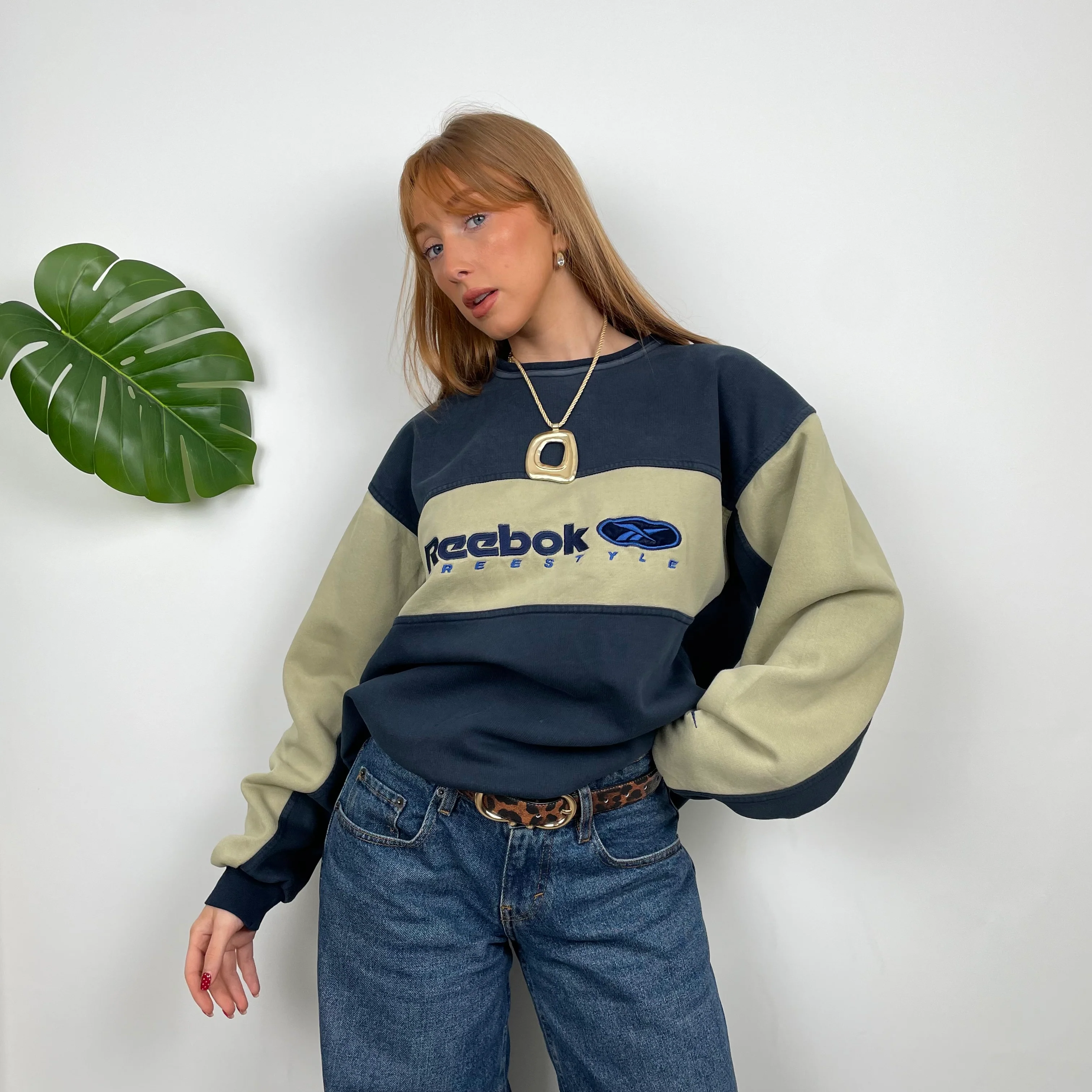 Reebok Freestyle RARE Navy and Green Embroidered Spell Out Sweatshirt (M) - Image 4