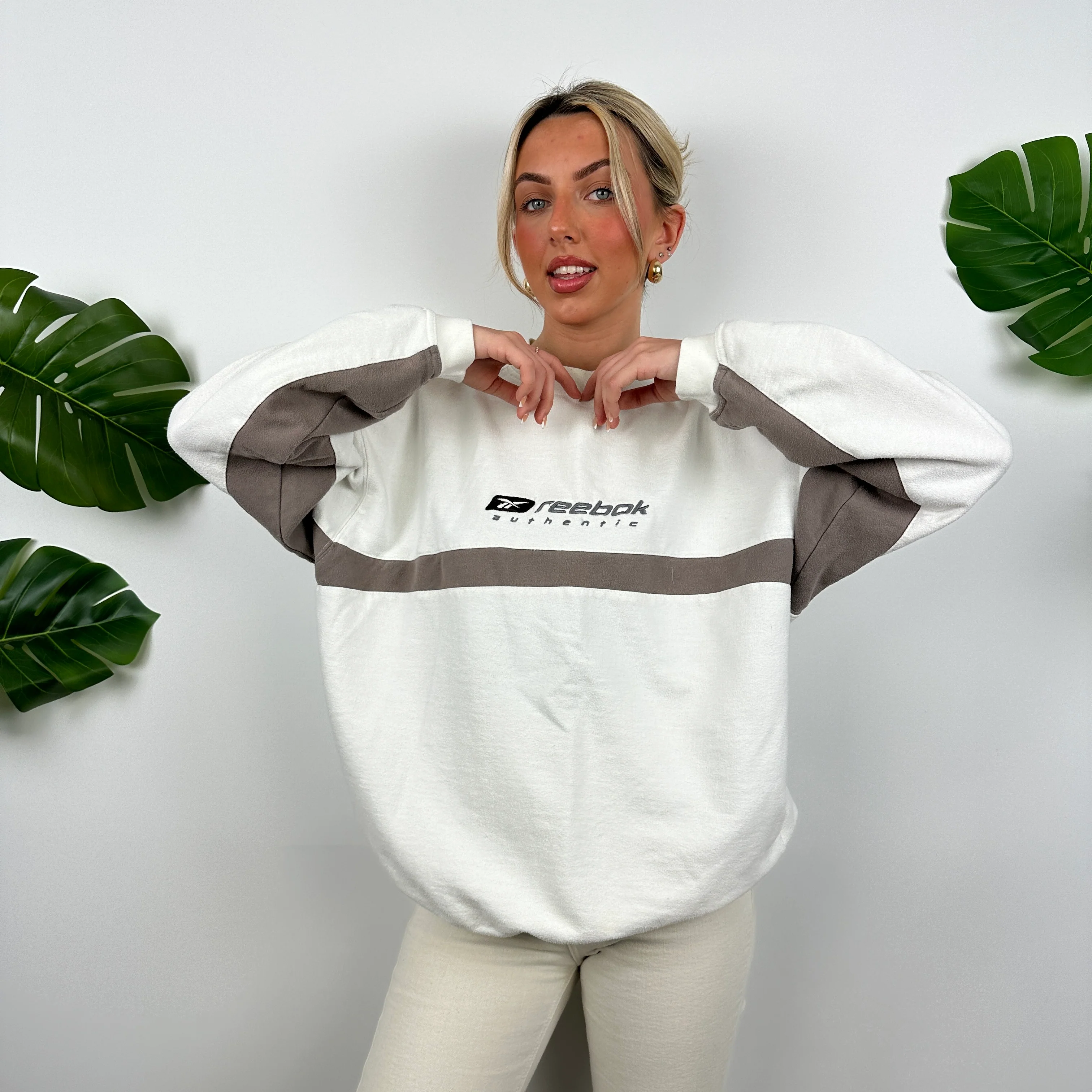 Reebok White Embroidered Spell Out Sweatshirt (M) - Image 2
