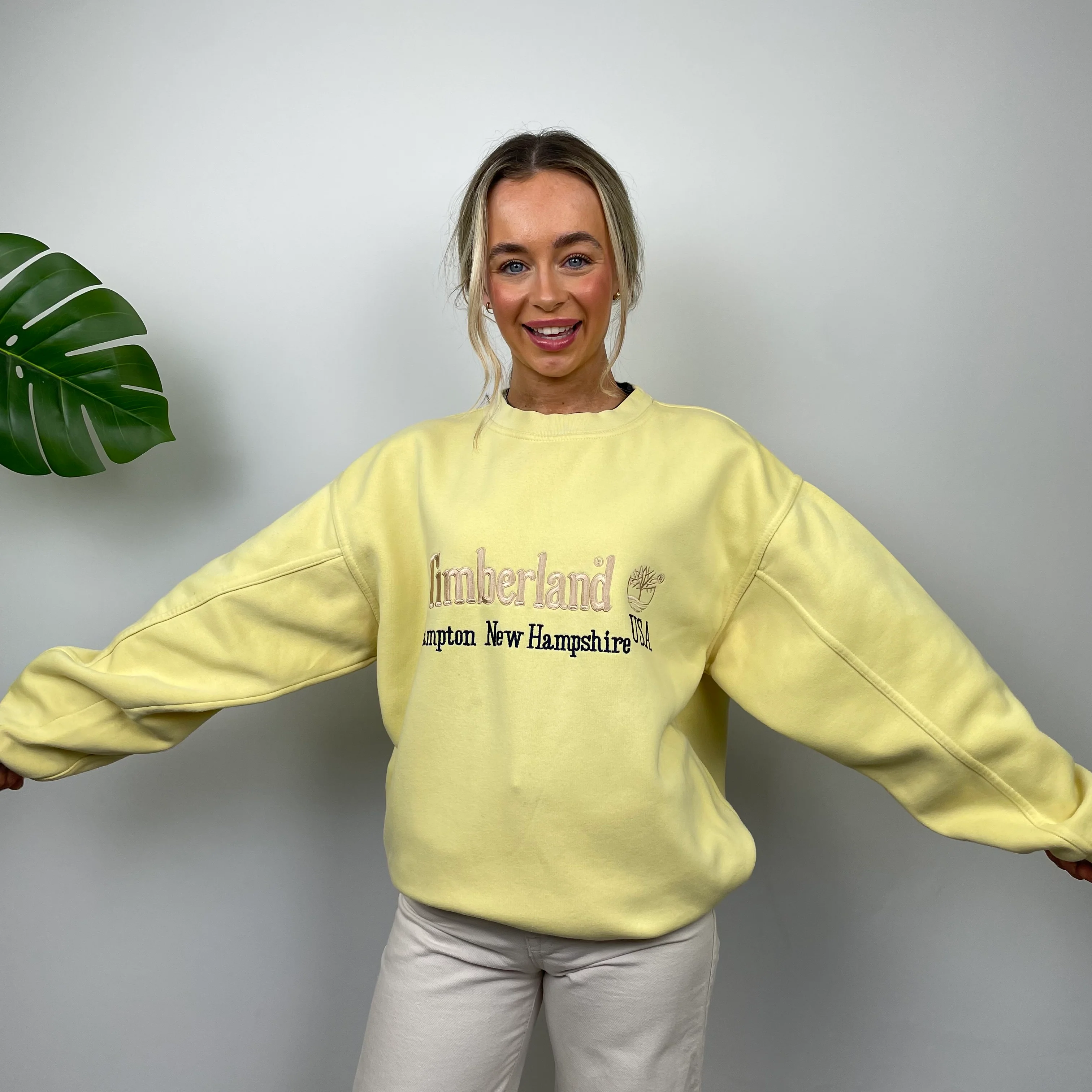 Timberland RARE Pastel Yellow Embroidered Spell Out Sweatshirt (XL) - Image 6