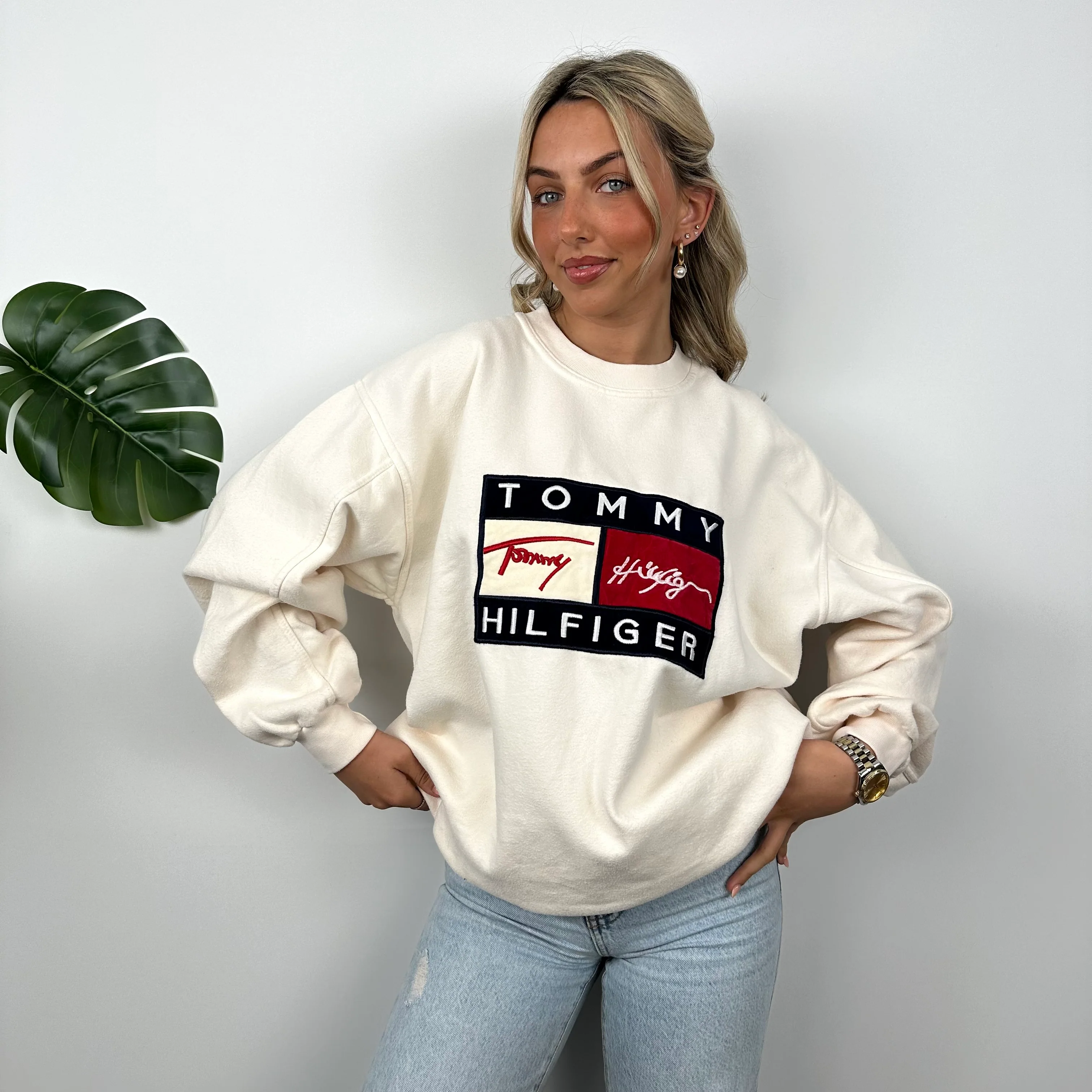 Tommy Hilfiger RARE Cream Embroidered Spell Out Sweatshirt (XL) - Image 4