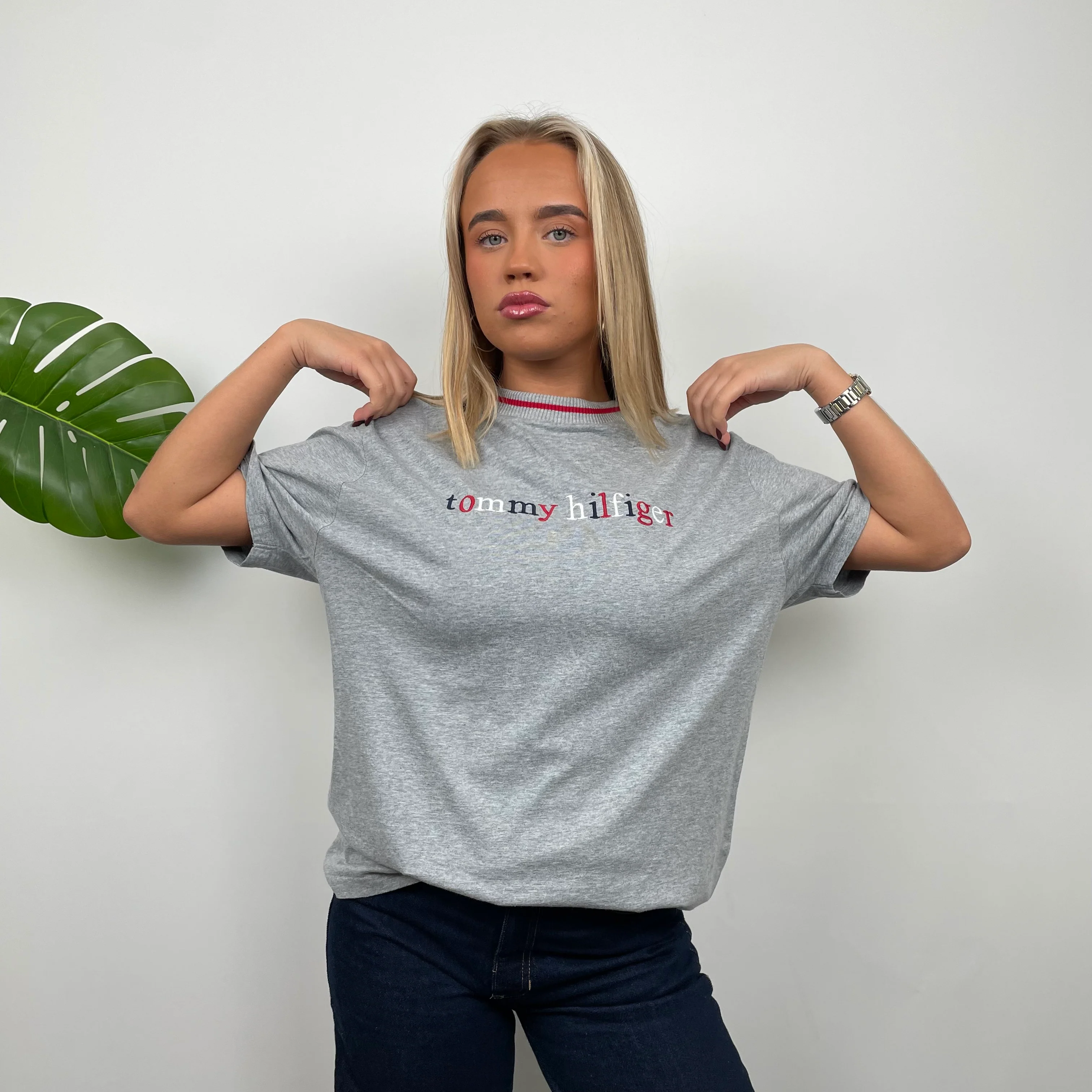 Tommy Hilfiger RARE Grey Embroidered Logo T Shirt (M) - Image 4