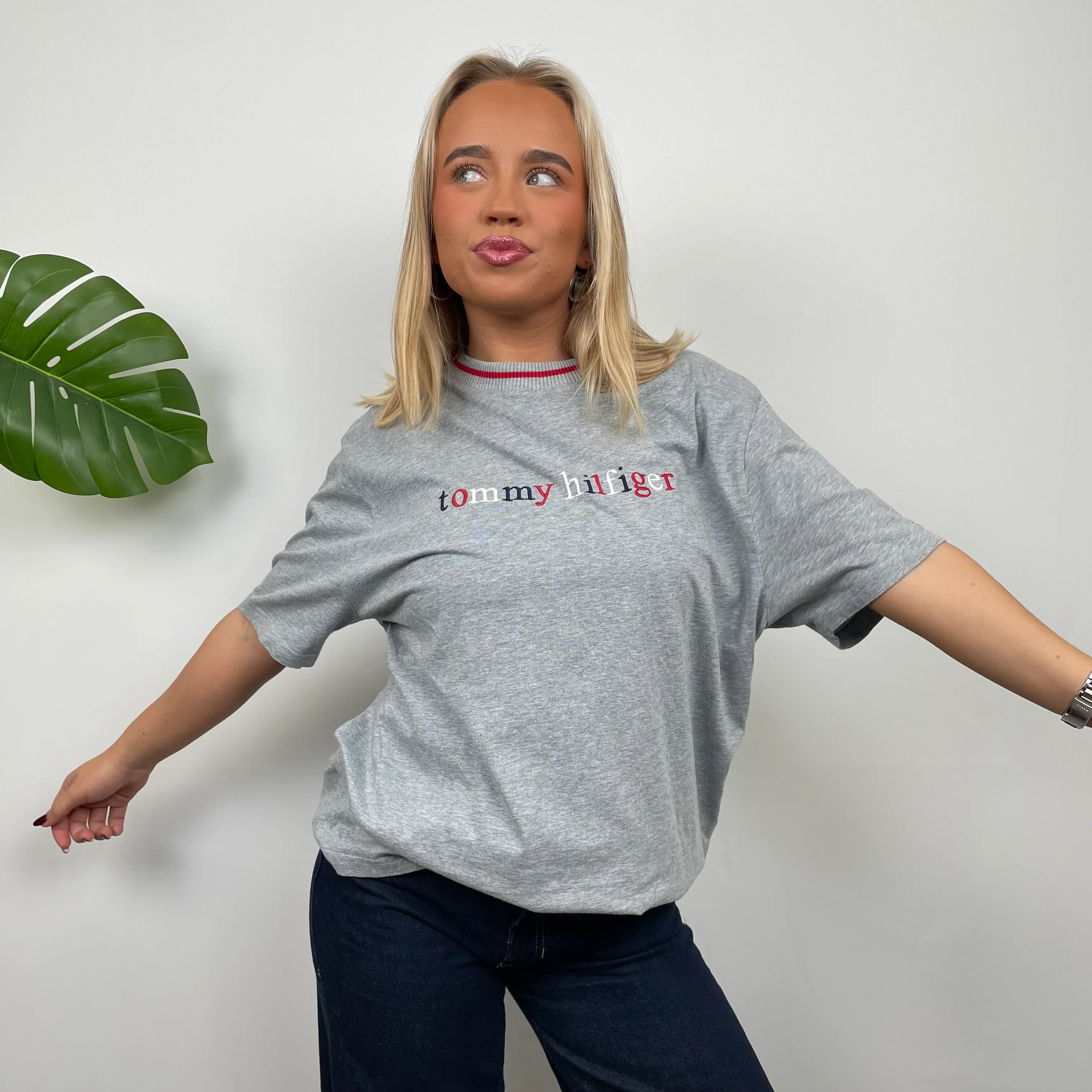 Tommy Hilfiger RARE Grey Embroidered Logo T Shirt (M) - Image 5