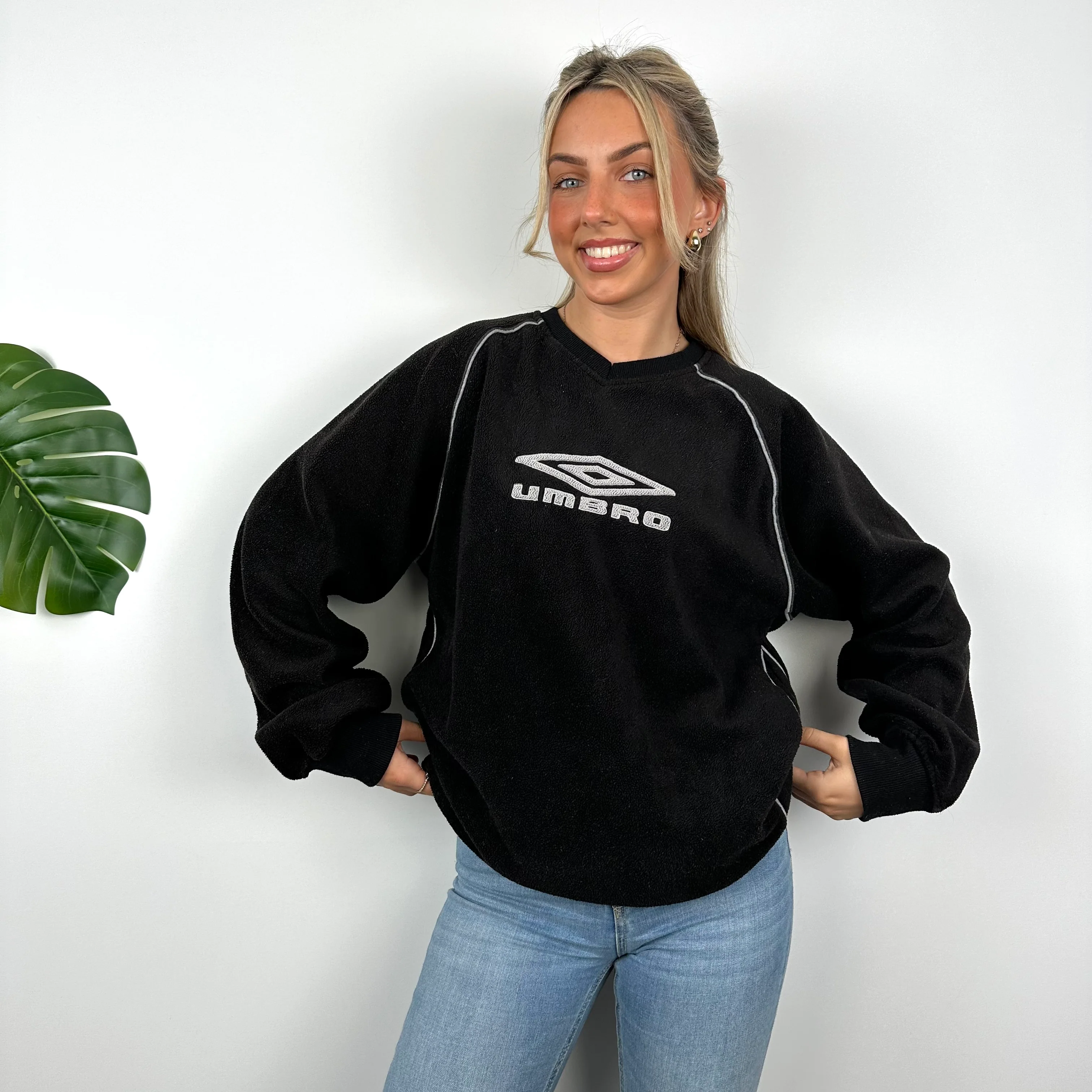 Umbro Black Embroidered Spell Out Teddy Bear Fleece Sweatshirt (L) - Image 3
