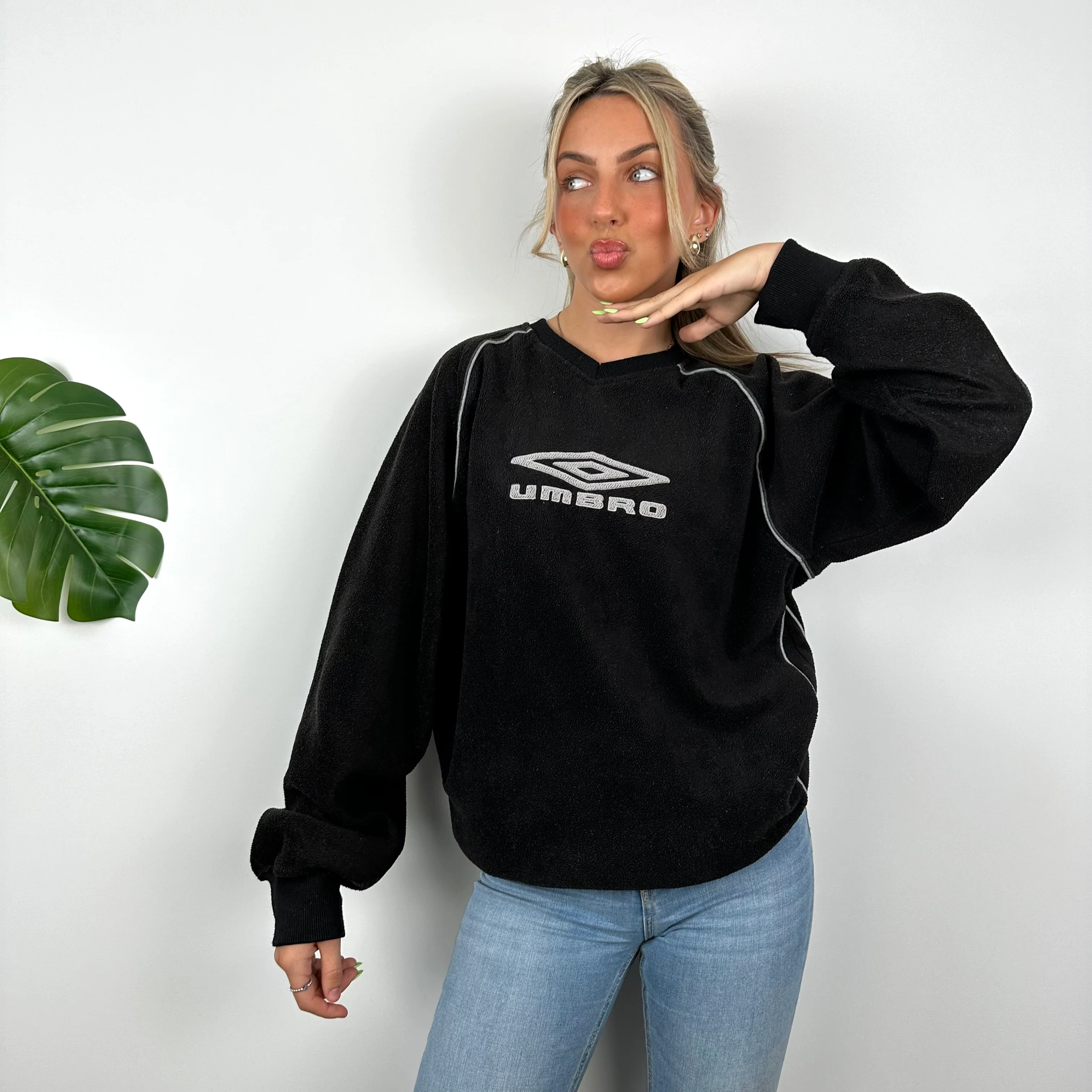 Umbro Black Embroidered Spell Out Teddy Bear Fleece Sweatshirt (L) - Image 4