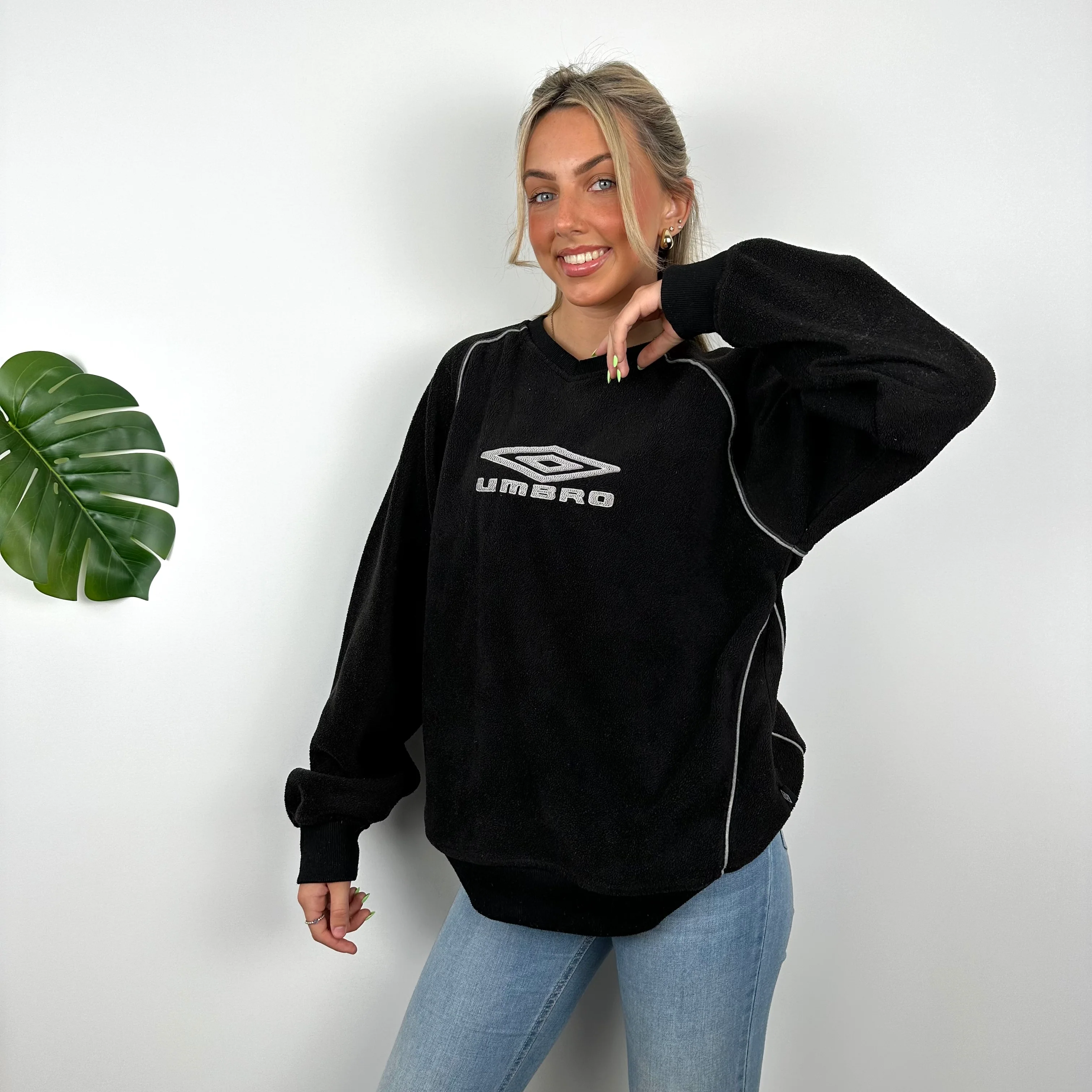 Umbro Black Embroidered Spell Out Teddy Bear Fleece Sweatshirt (L) - Image 6