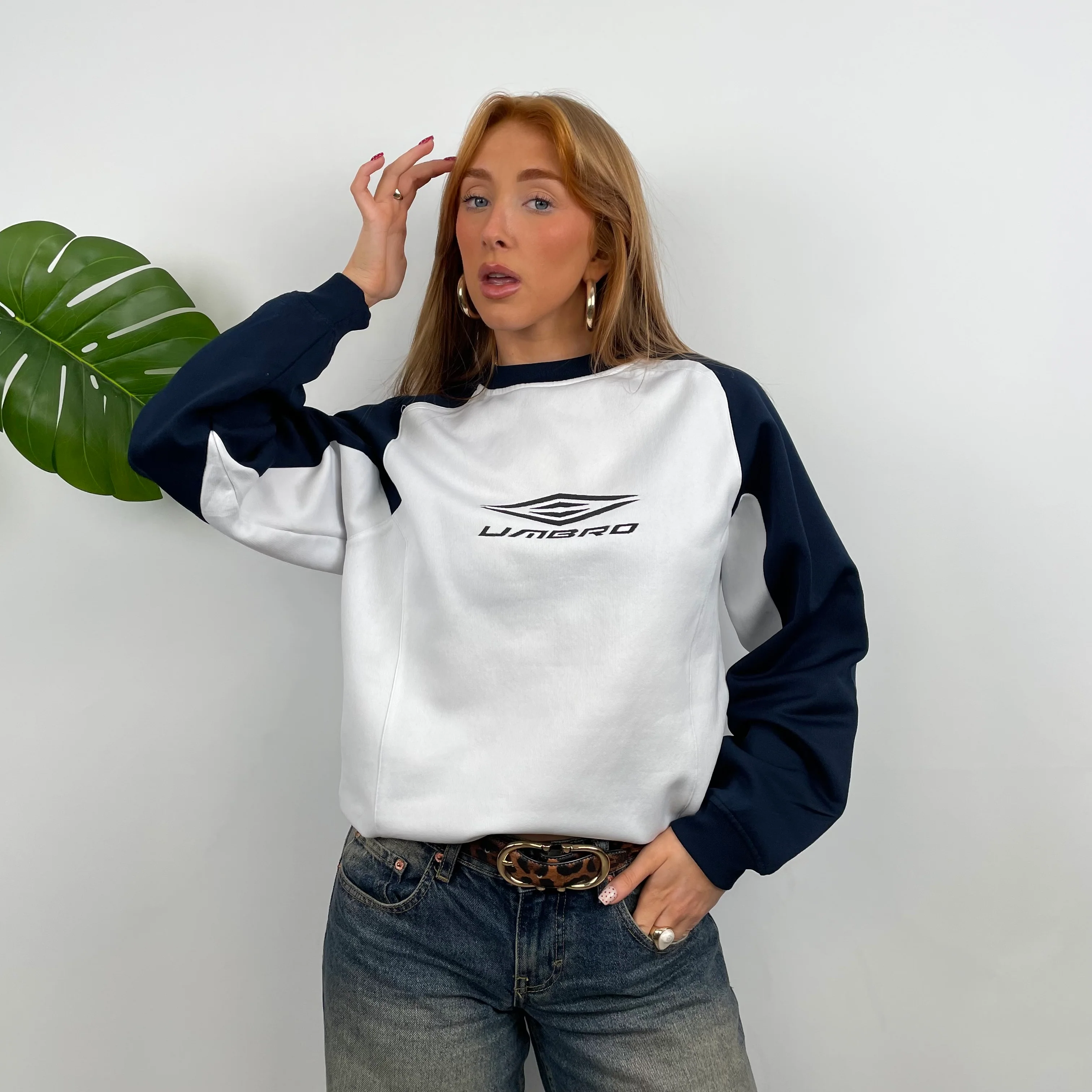 Umbro White Embroidered Spell Out Sweatshirt (M) - Image 4