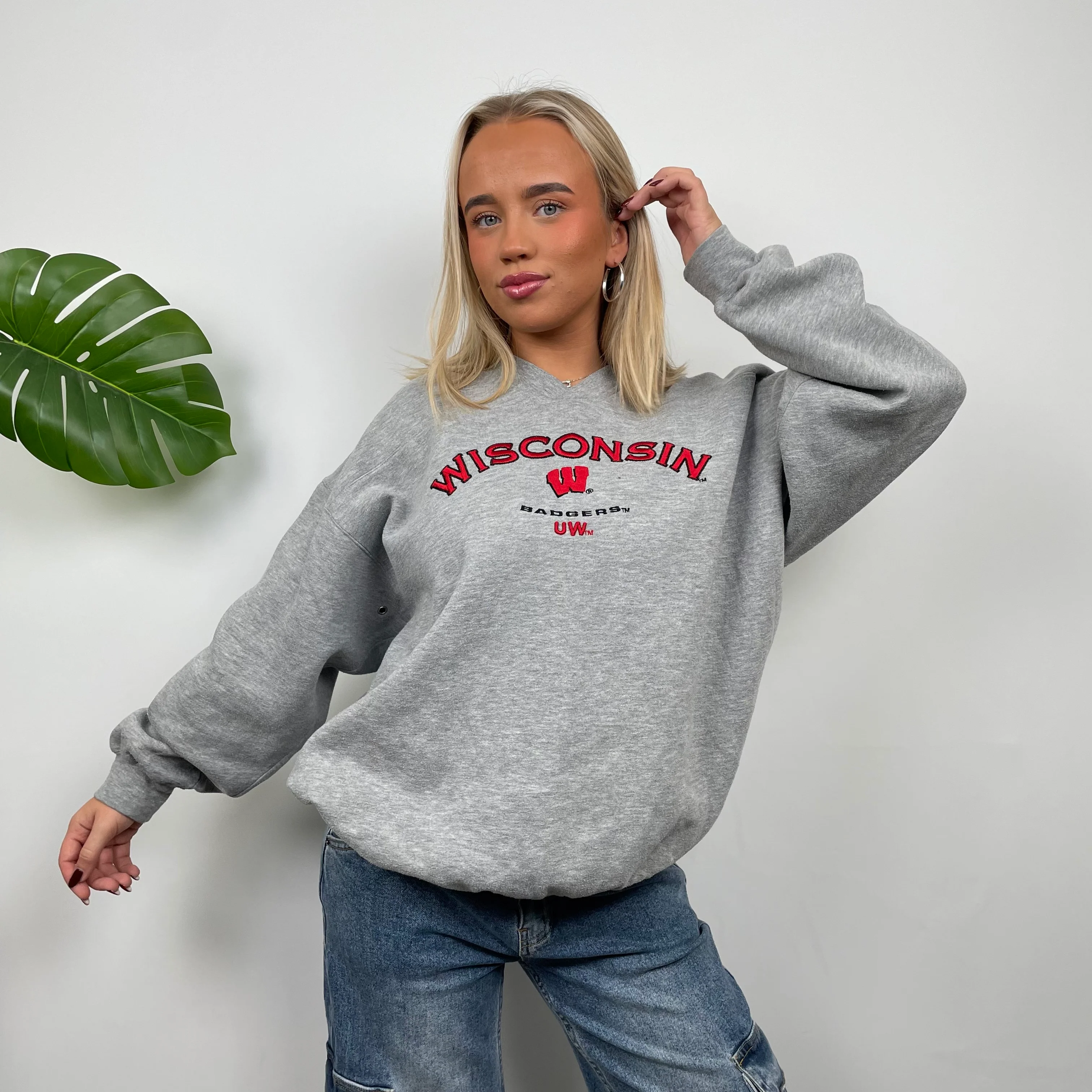 Wisconsin Badgers USA College Grey Embroidered Spell Out Sweatshirt (M) - Image 3